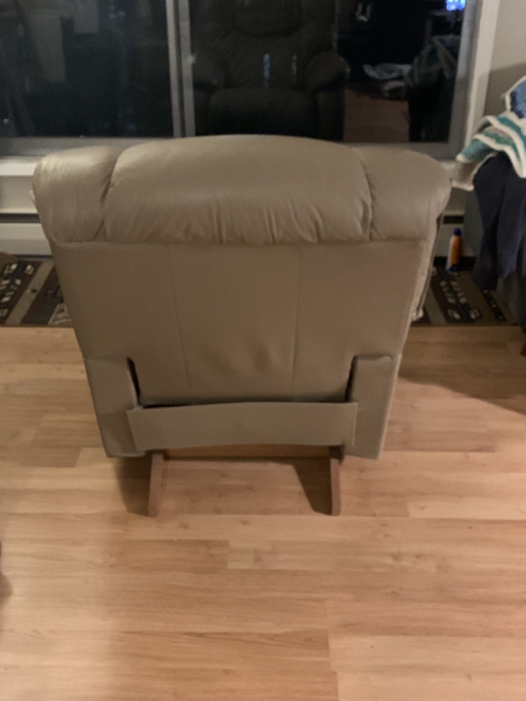 Beige Leather lazy boy Recliner - photo 4