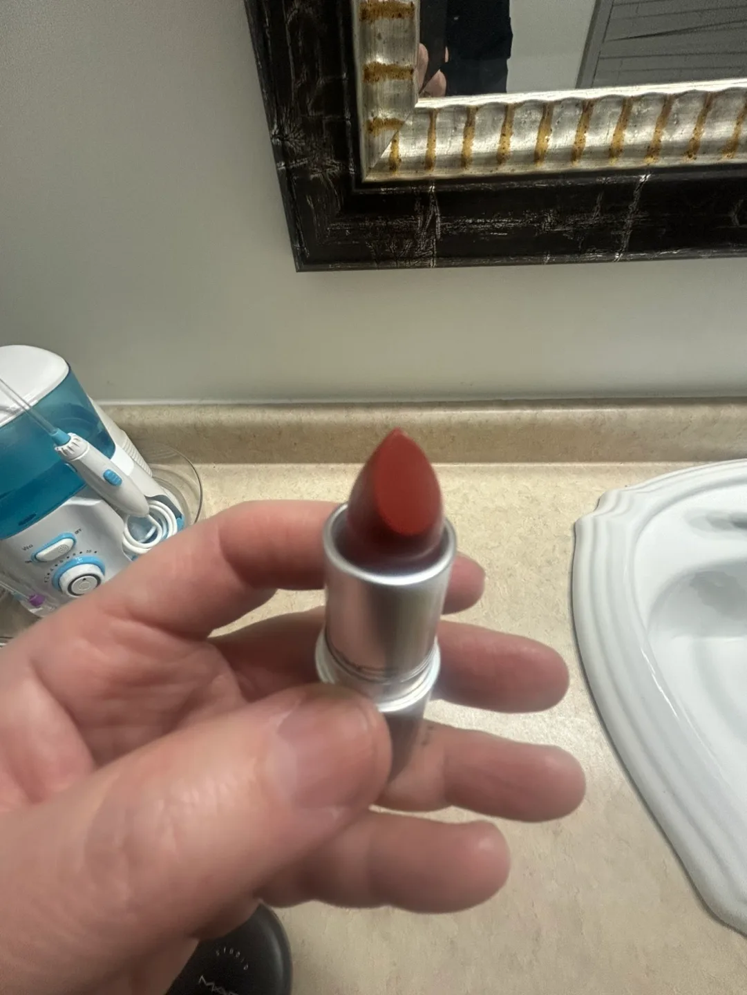 MAC Studio Fix Powder Foundation NC40 & NC42 + MAC Lipstick image indicator(3)