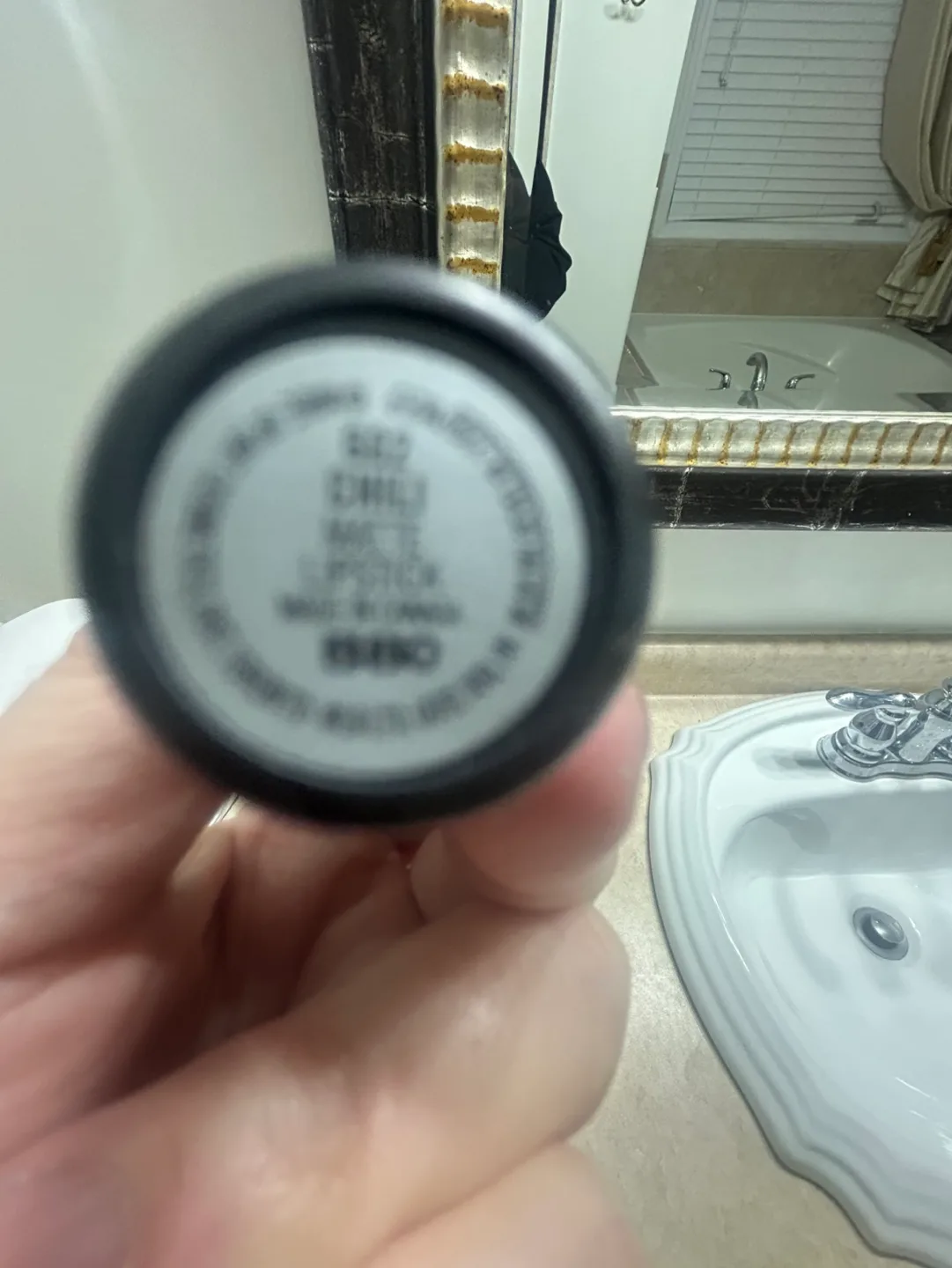 MAC Studio Fix Powder Foundation NC40 & NC42 + MAC Lipstick image indicator(4)