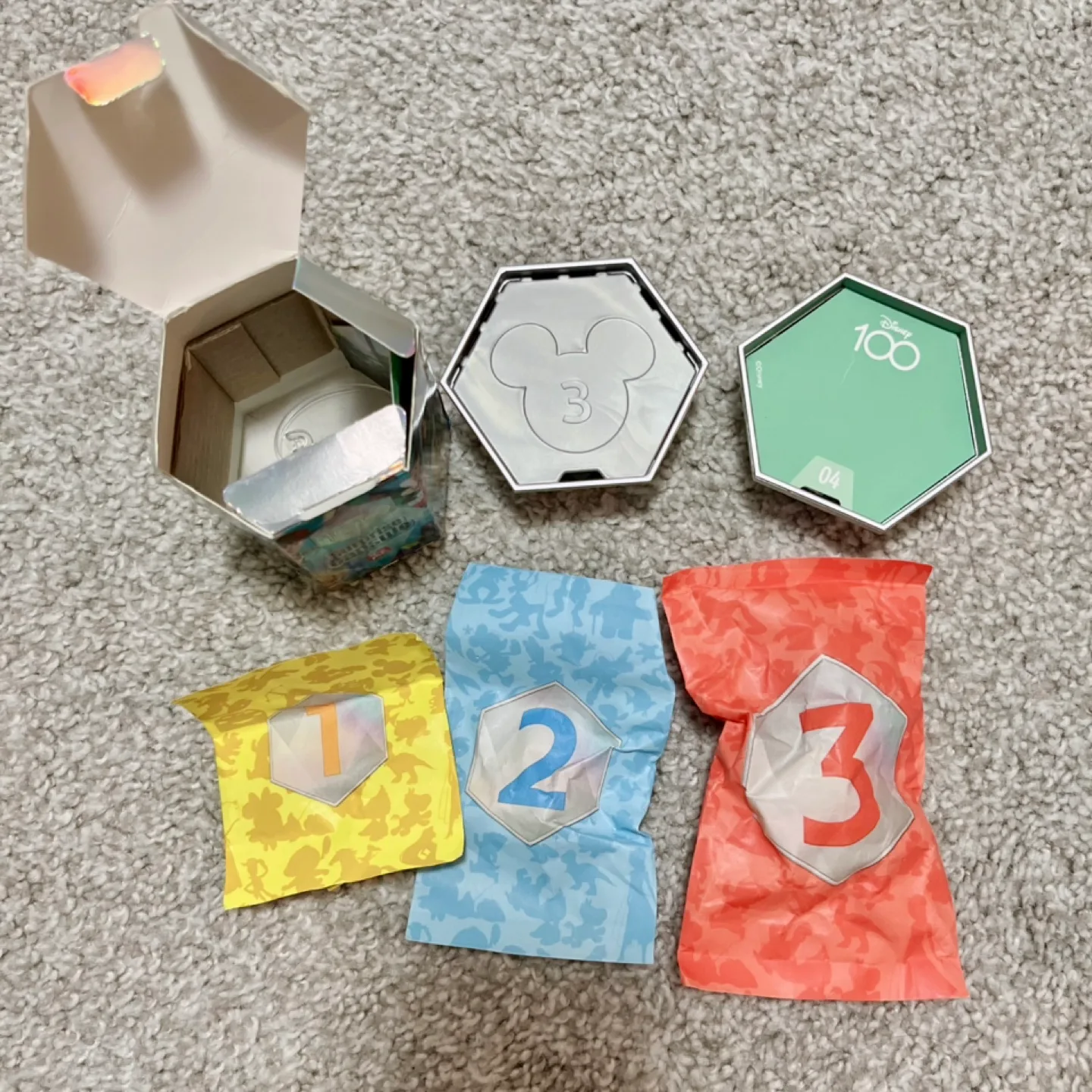 4 new Disney 100 Surprise Capsules Series 1 Blind Boxes image indicator(2)