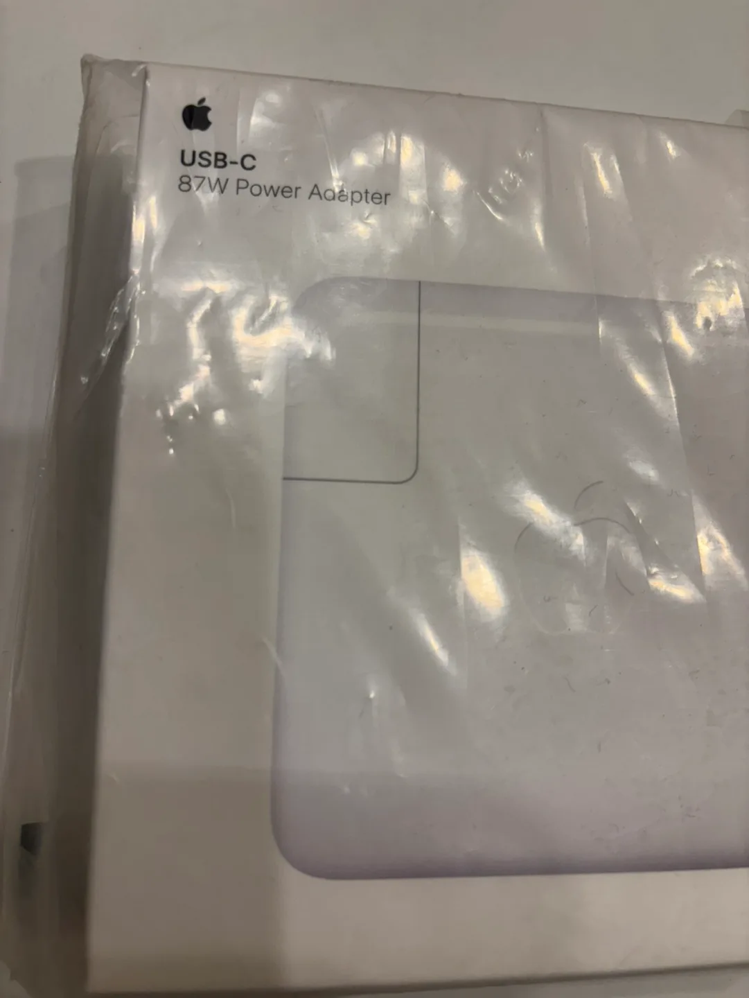 Apple Accessories Bundle: Earpods, USB-C Cable & Power Adapter image indicator(2)