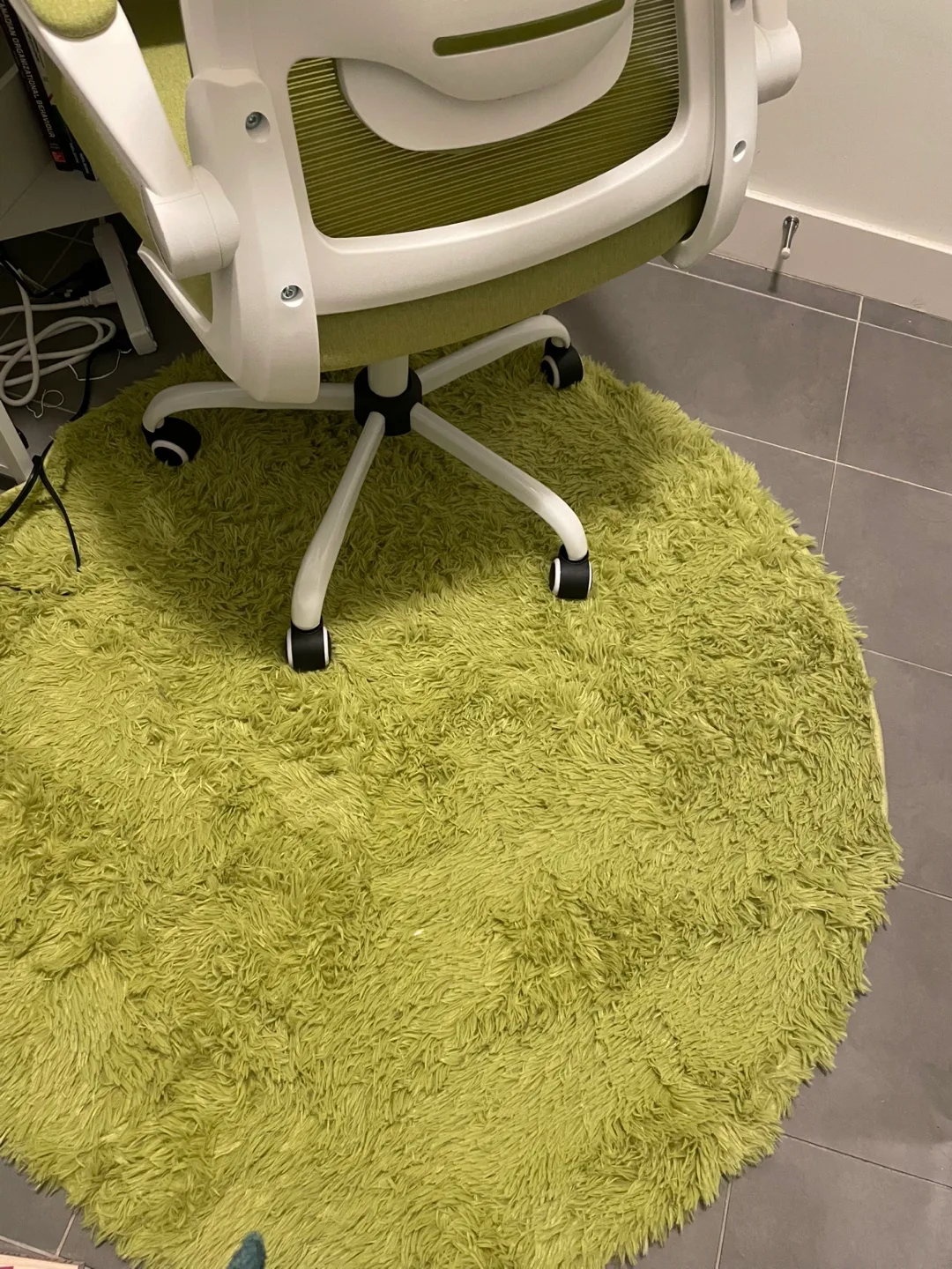 Fluffy Lime Green Round Rug image indicator(2)