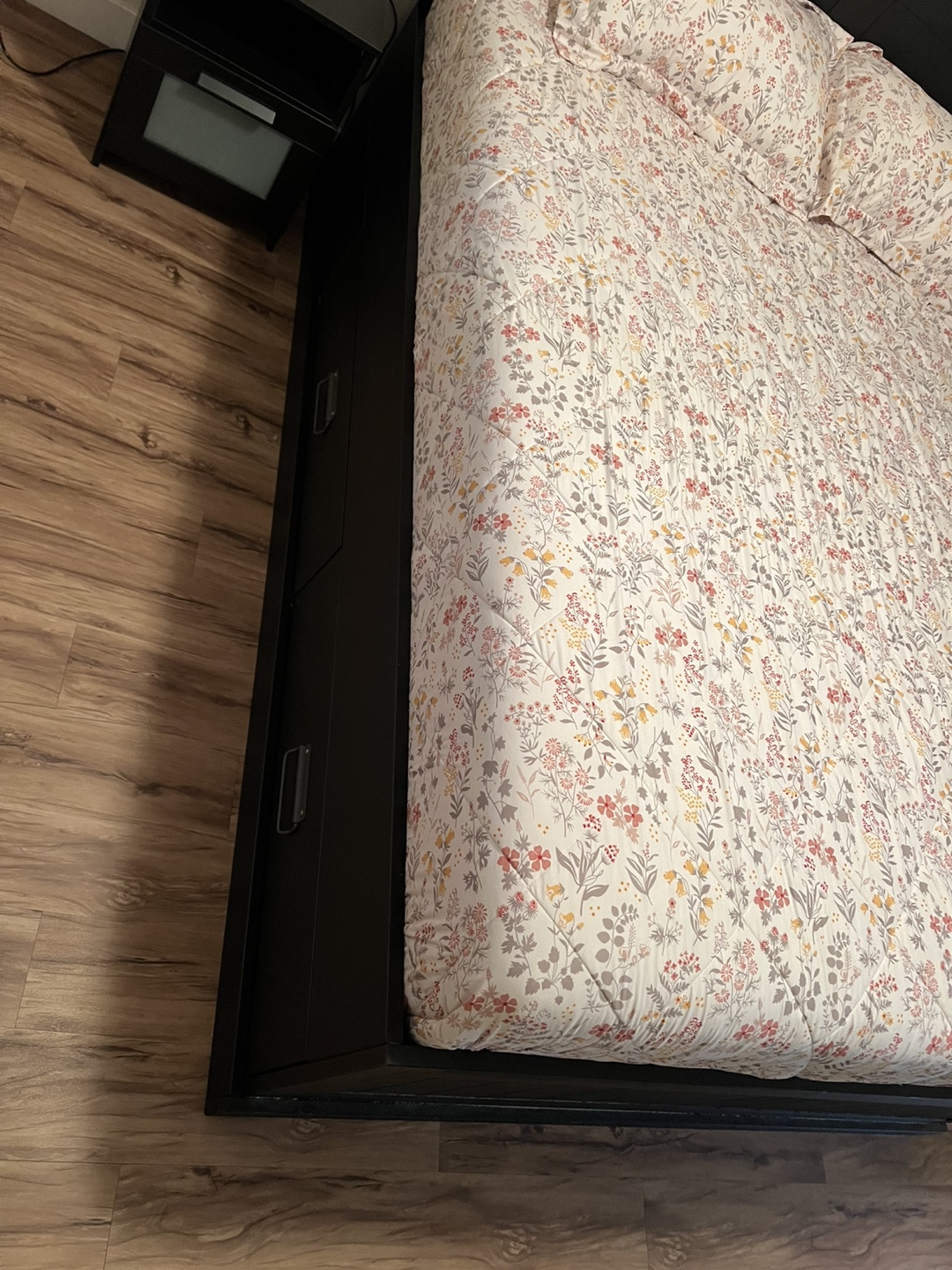 Queen-size platform bed with 4 drawers bedroom suite - photo 2