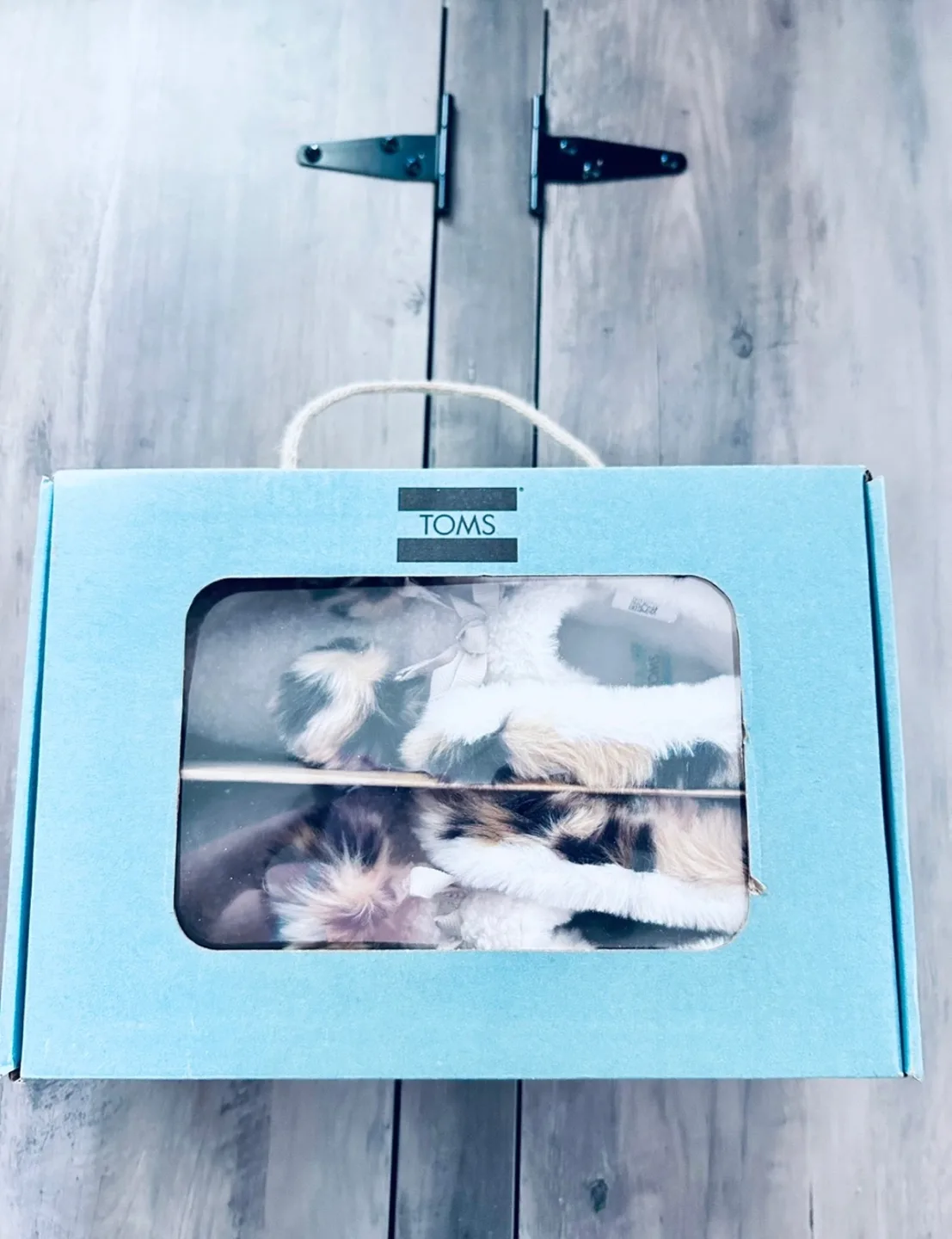 ☃️REG $130 NEW w/BOX! TOMS Ankle Boots Natural Shearling image indicator(4)