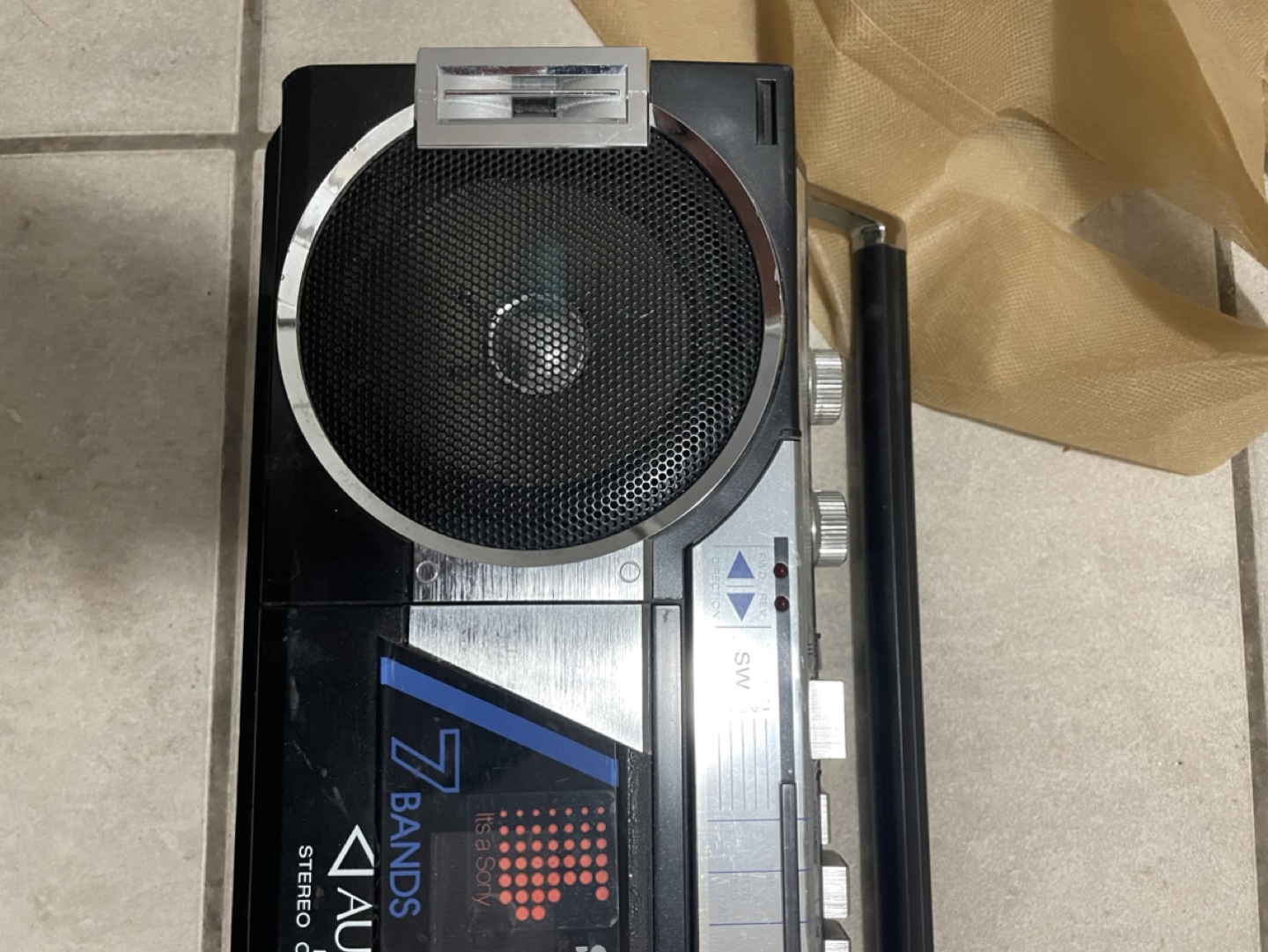 Vintage Sony Boombox - CFS-900S - 7 Band Stereo Cassette-Corder - photo 4