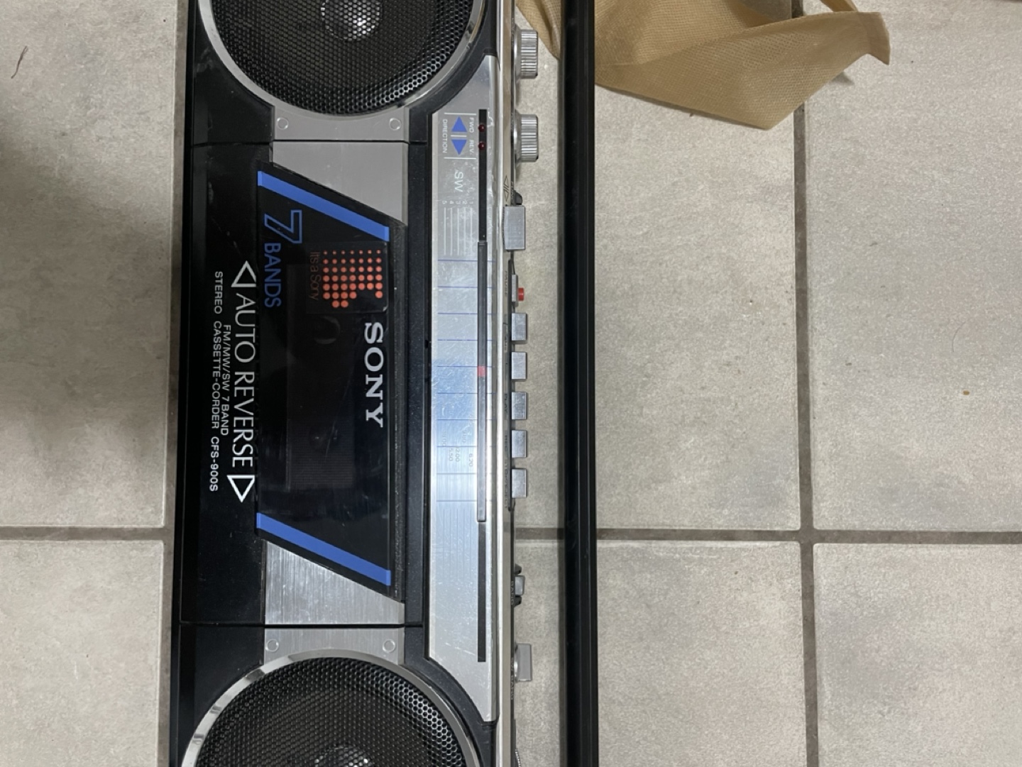 Vintage Sony Boombox - CFS-900S - 7 Band Stereo Cassette-Corder - photo 5