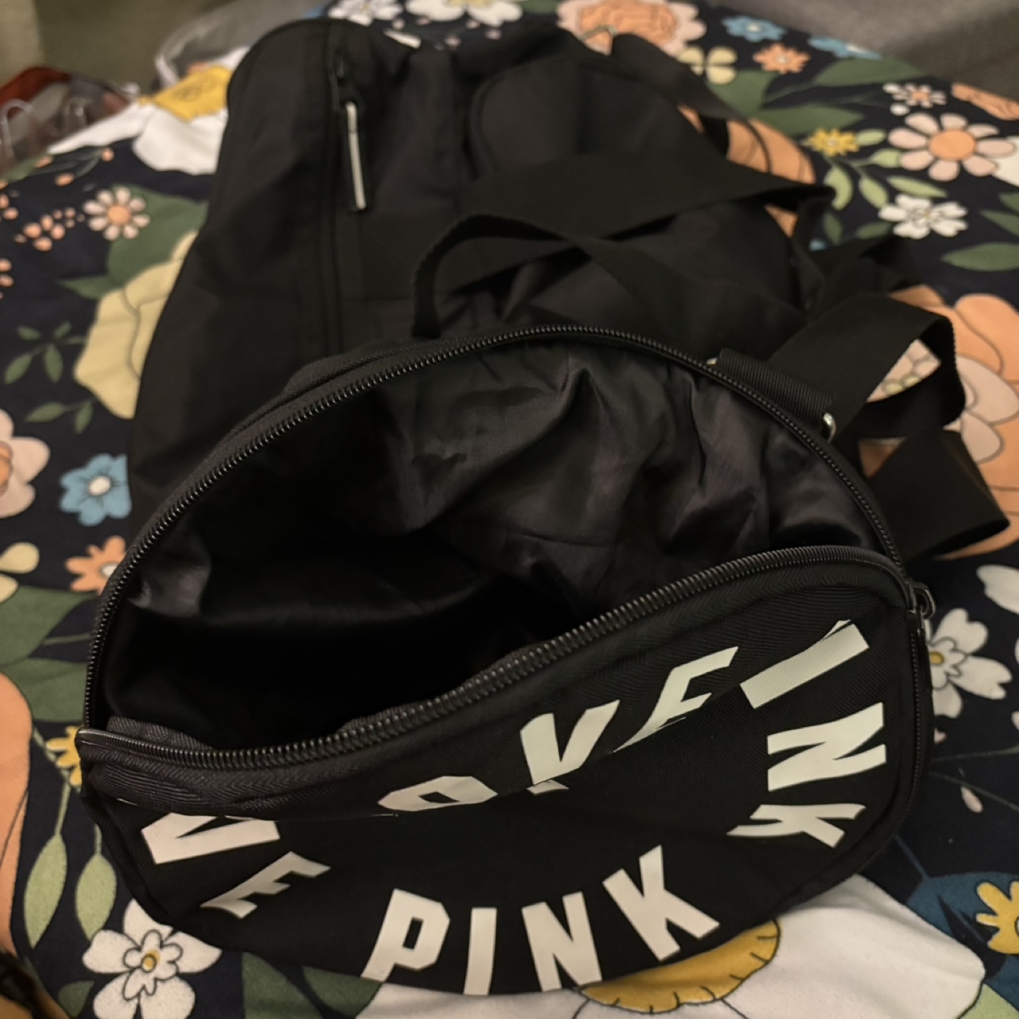 Victoria's Secret Black Duffle Bag - photo 3