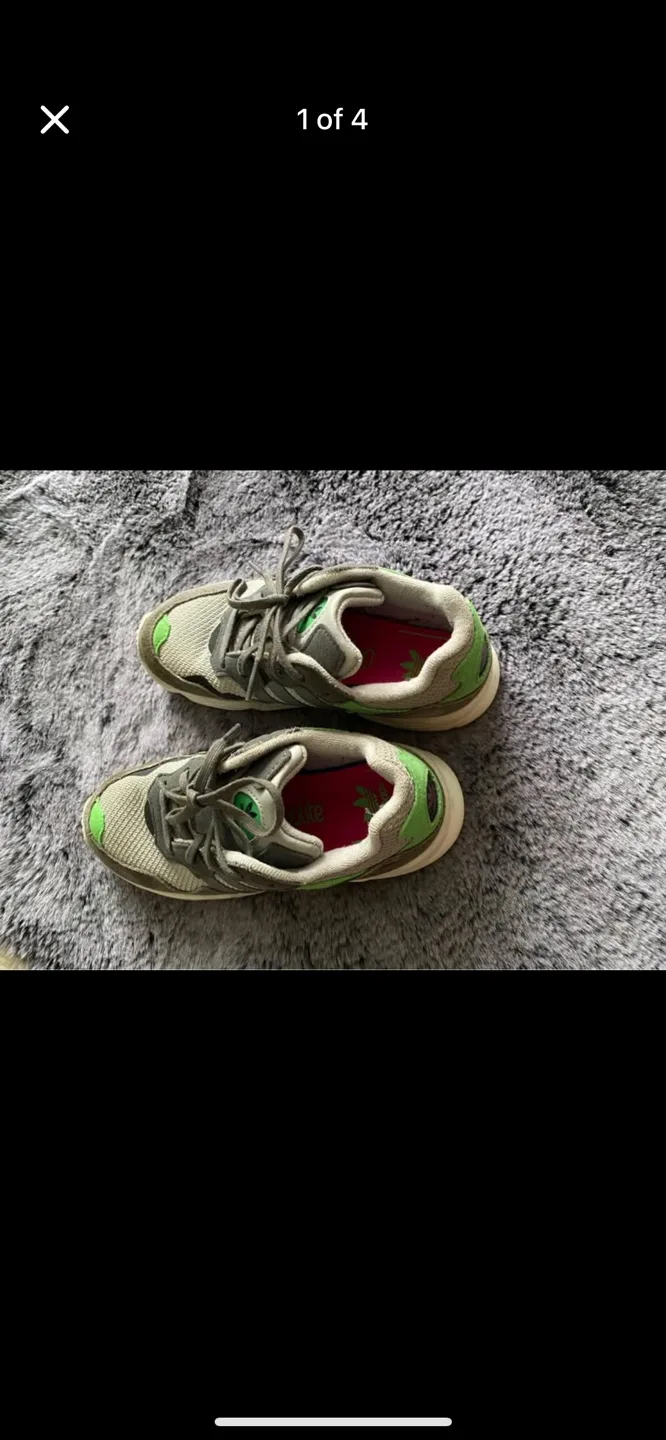 Adidas Kids Sneakers Size 1 image indicator(2)