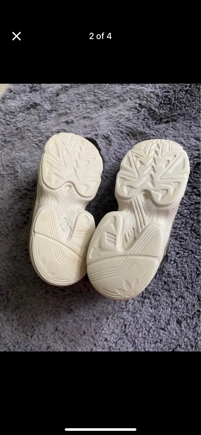 Adidas Kids Sneakers Size 1 image indicator(3)