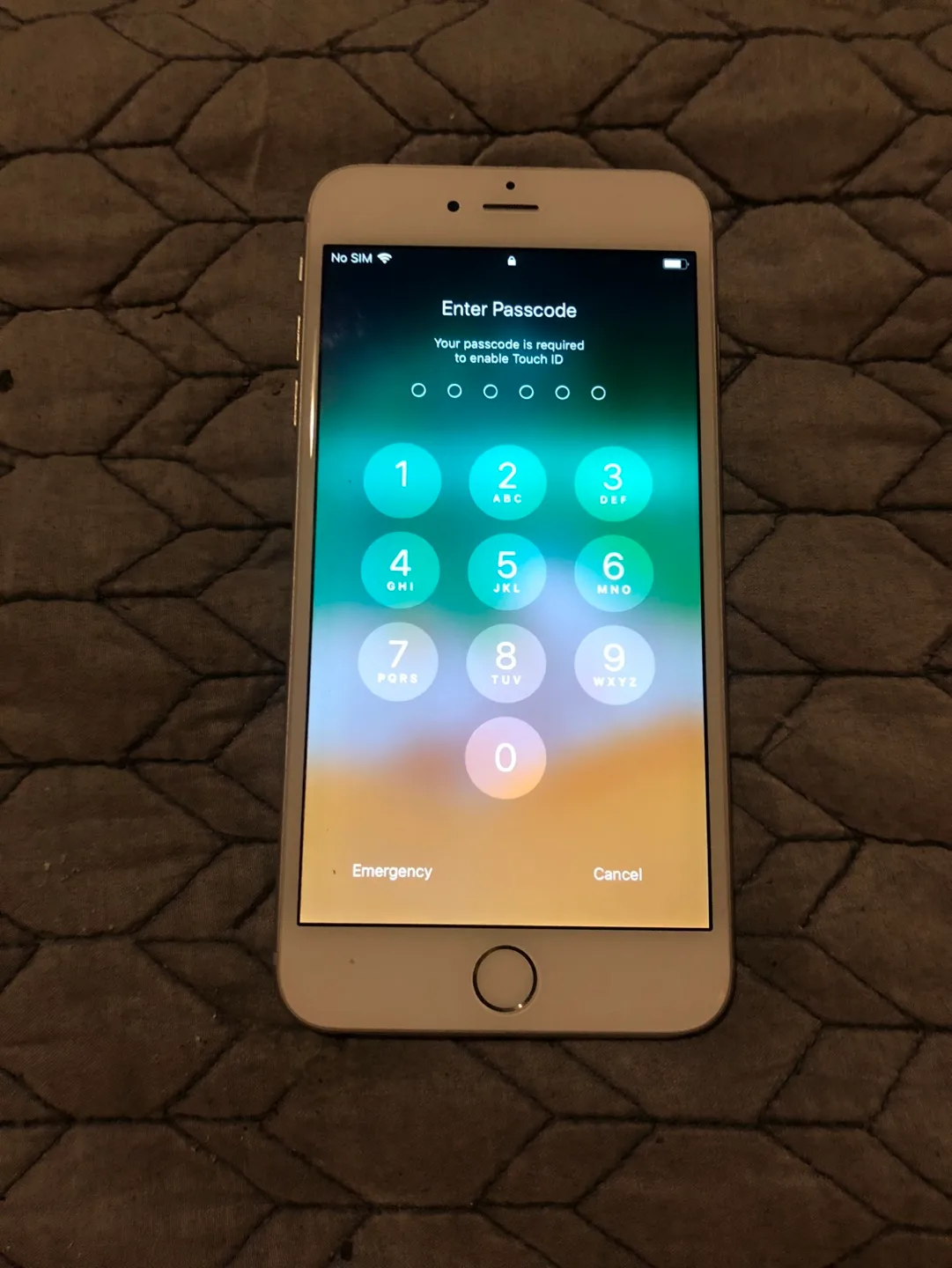 iPhone 6s - Silver - Used thumbnail
