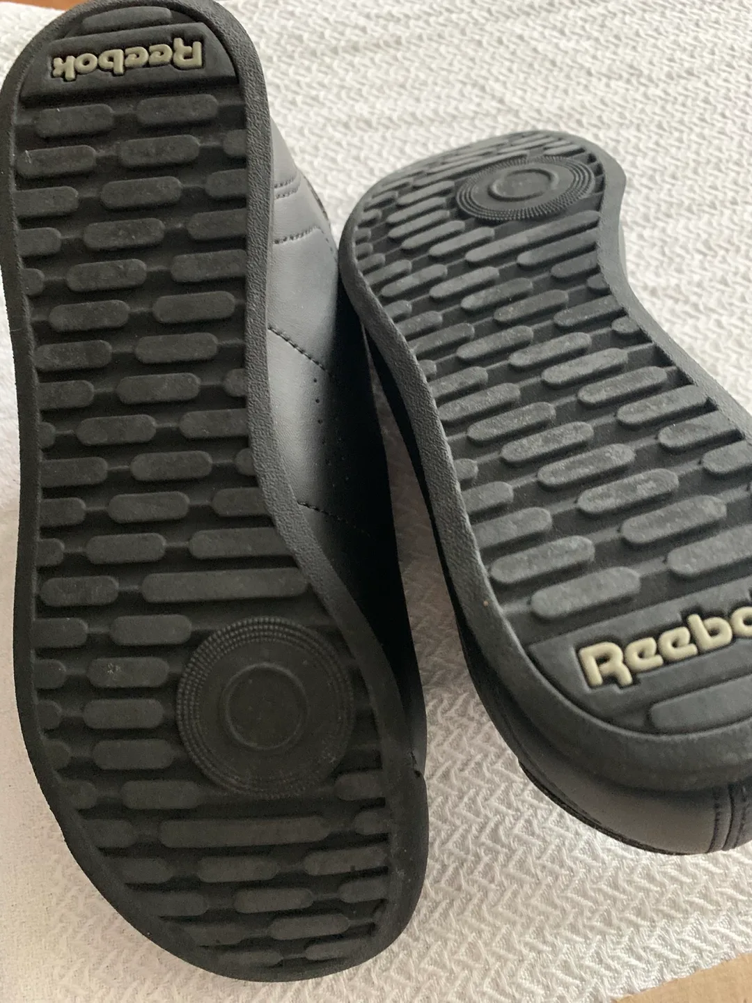 Reebok Classic Black Leather Sneakers image indicator(5)