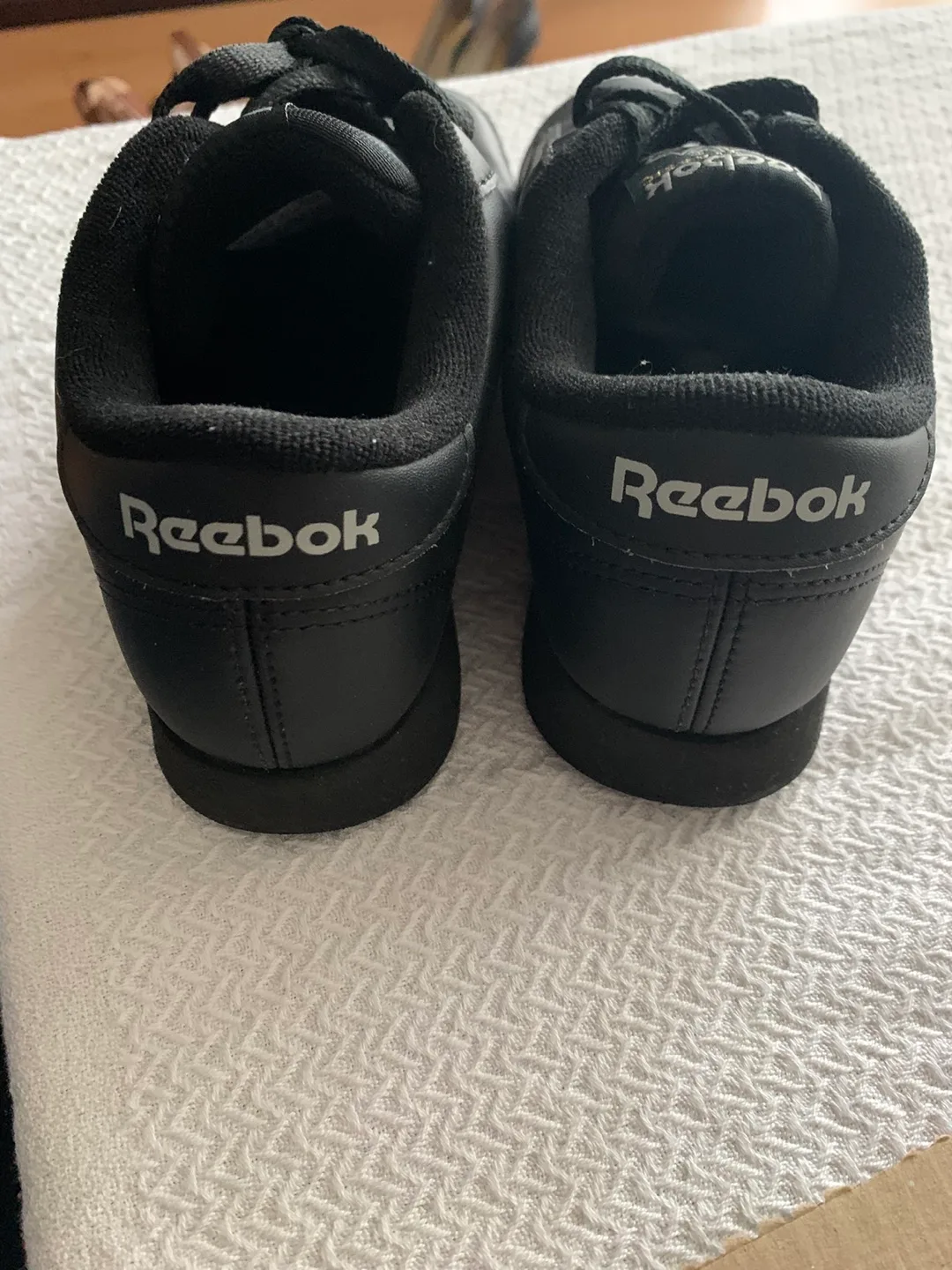 Reebok Classic Black Leather Sneakers image indicator(2)