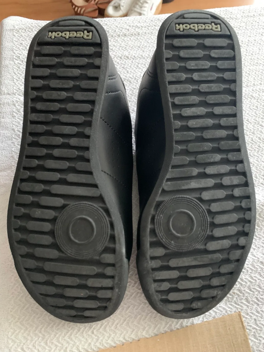 Reebok Classic Black Leather Sneakers image indicator(4)