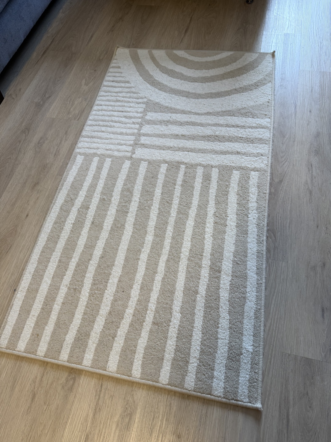 IKEA VEJSTRUP Rug - Beige and White