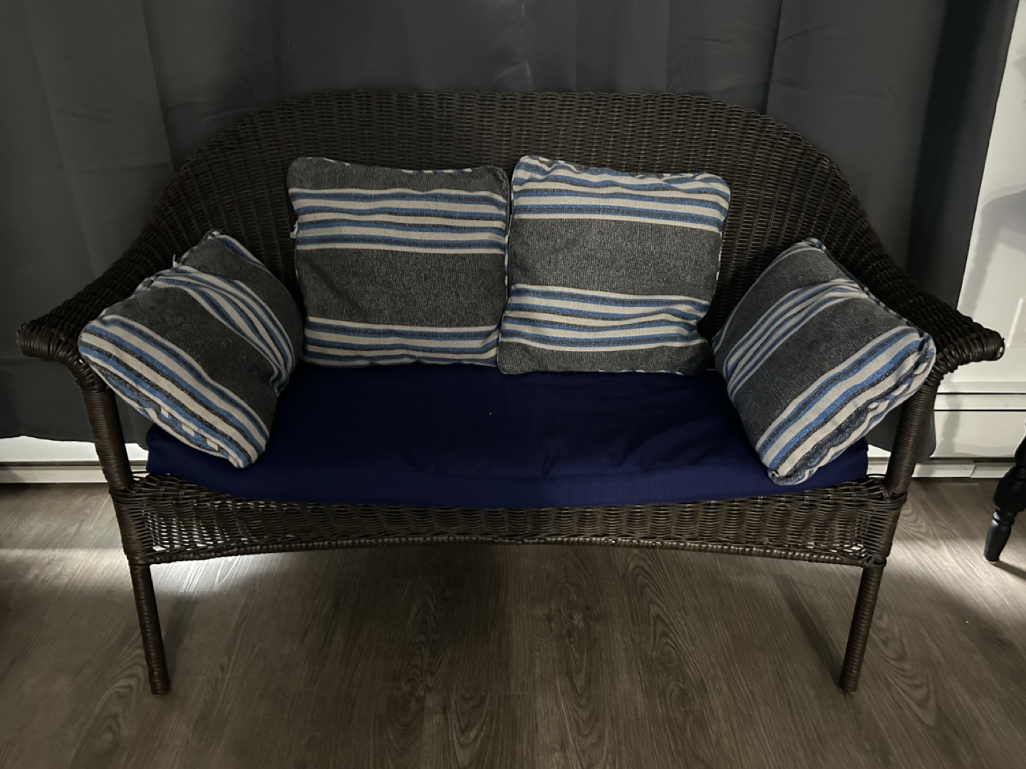 4 throw pillow - photo 2