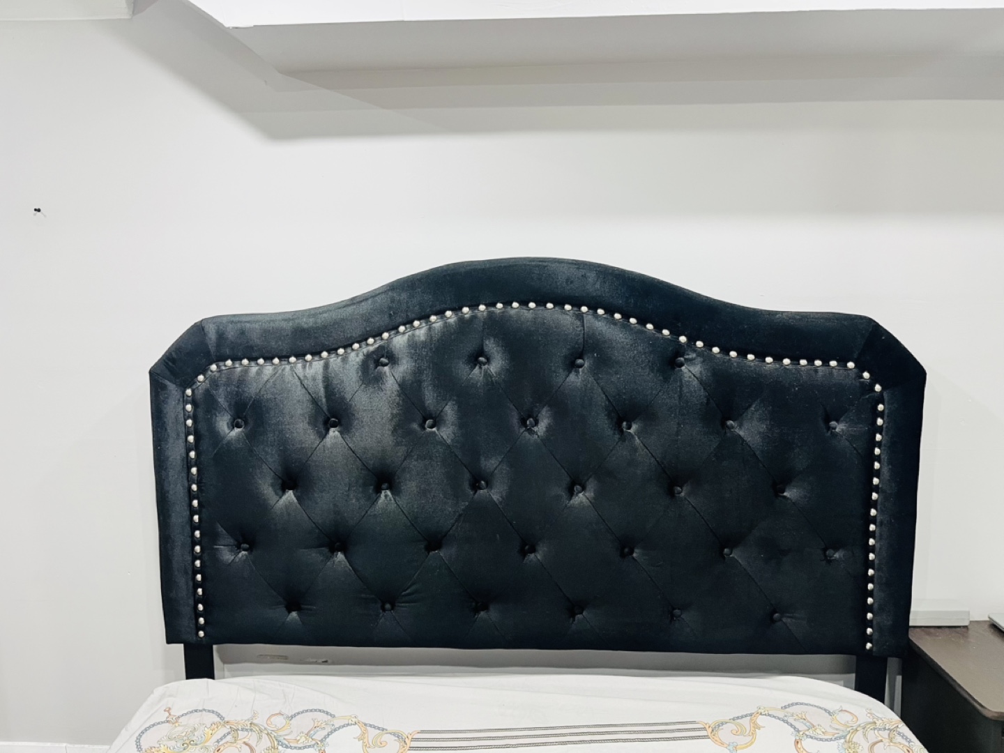Queen Size Black Velvet Bed Frame - photo 2