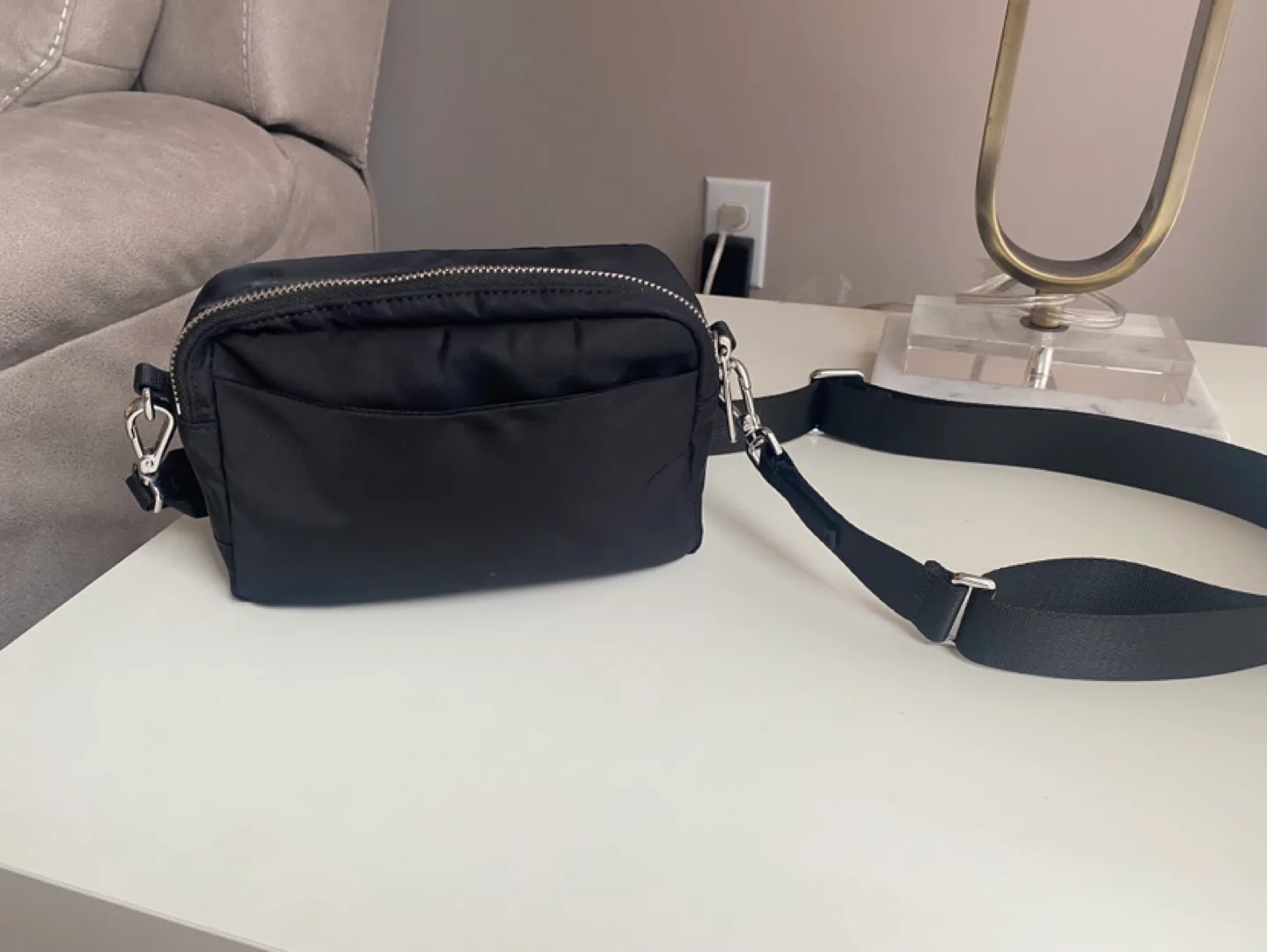 Lululemon everywhere crossbody bag 2L image indicator(2)