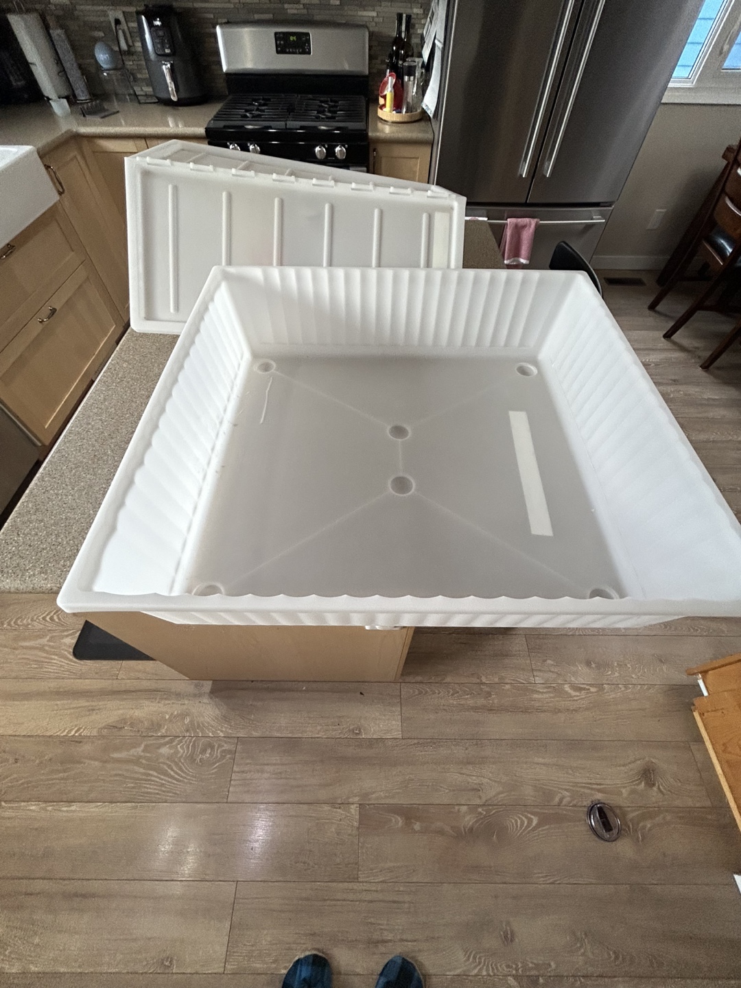 Large White Plastic Storage Container with Lid - photo 3