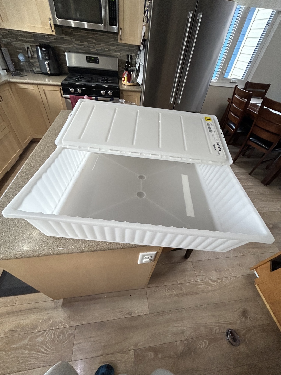 Large White Plastic Storage Container with Lid - photo 2