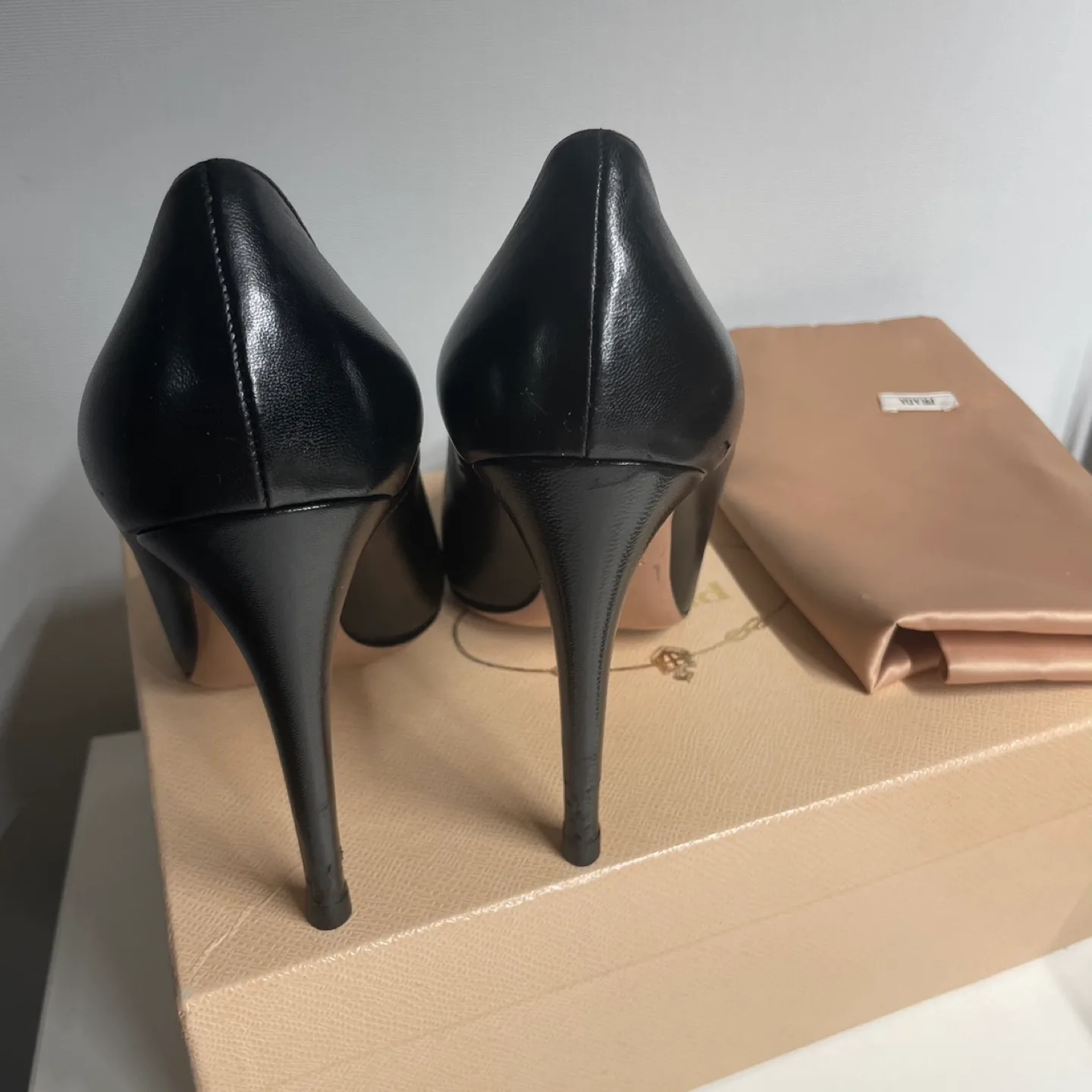 Prada black pumps size 38 image indicator(3)
