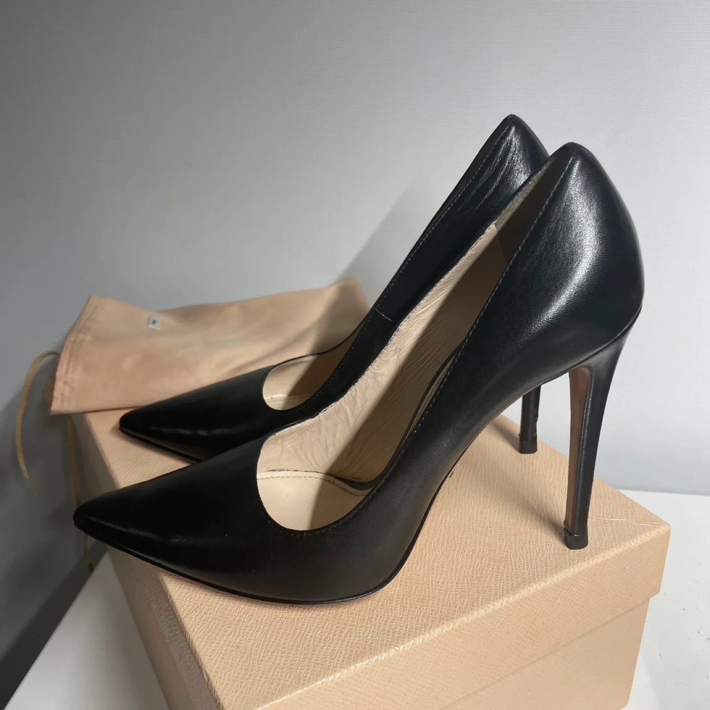 Prada black pumps size 38 image indicator(2)