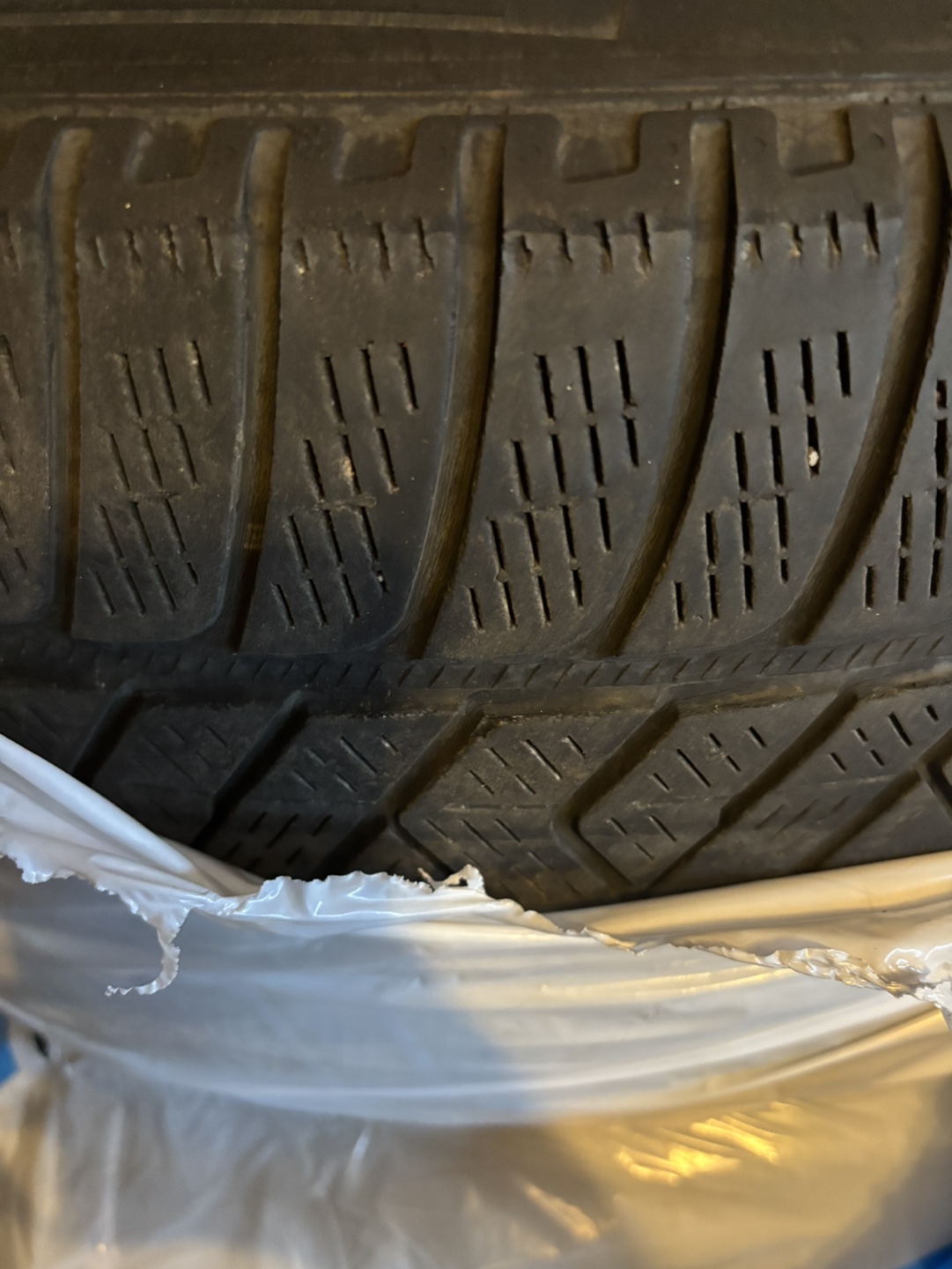 Used 235/55 R19 101V winter  Tires - photo 5