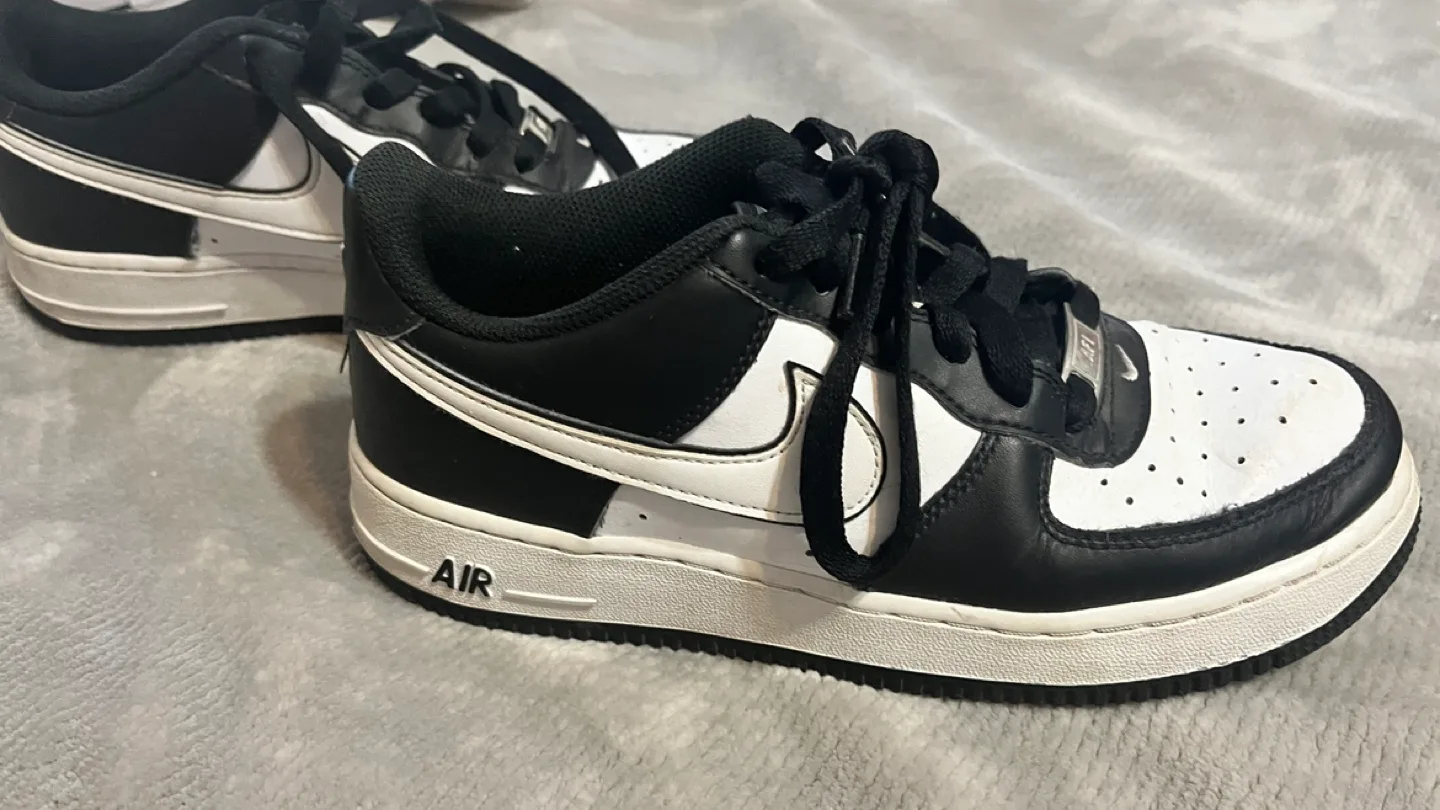 Nike Air Force 1 Shoes - Size Youth 6.5 image indicator(3)