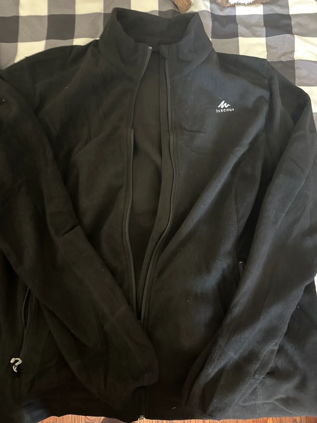 Two Black Quechua Fleece Jackets image indicator(4)