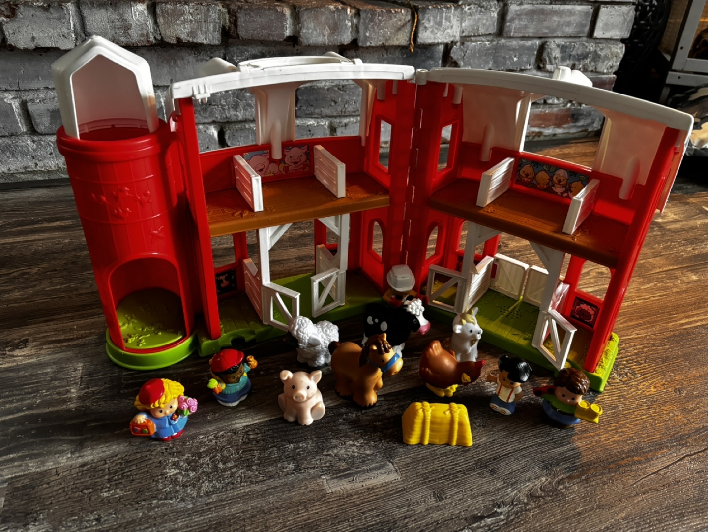 Fisher-Price Little  Playset  and Figures - photo 2