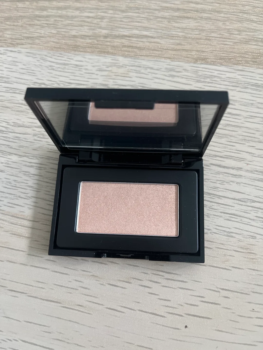 Elizabeth Arden Rose Quartz Highlighter thumbnail