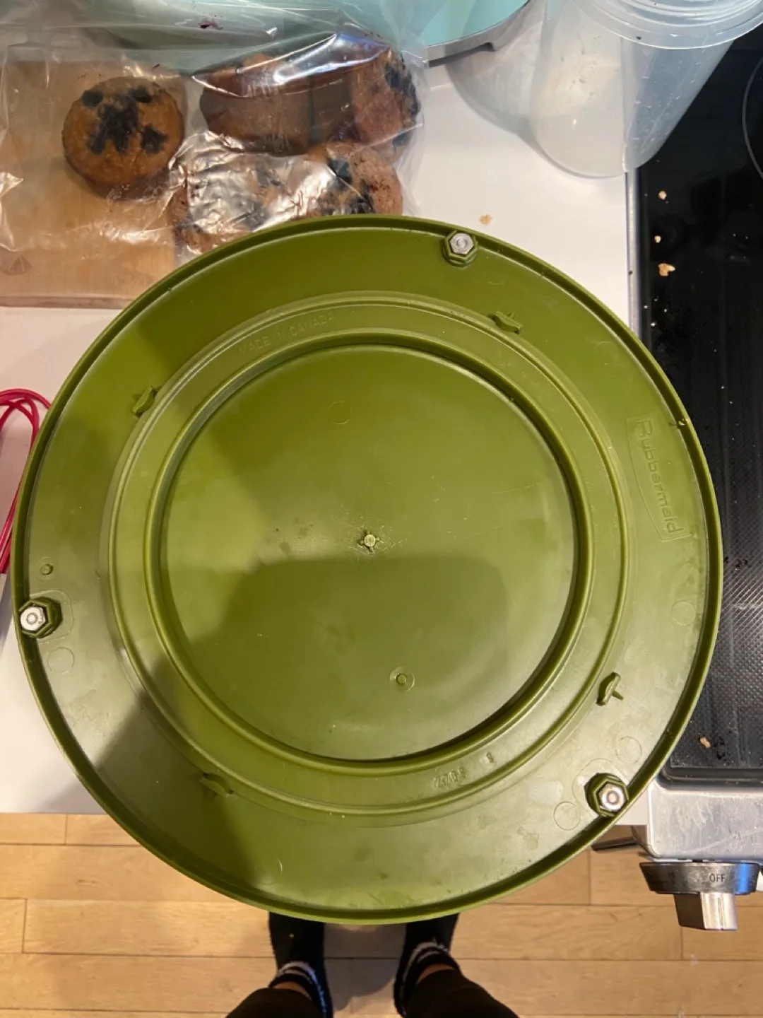 Rubbermaid Two-Tiered Lazy Susan Turntable in Avocado image indicator(5)