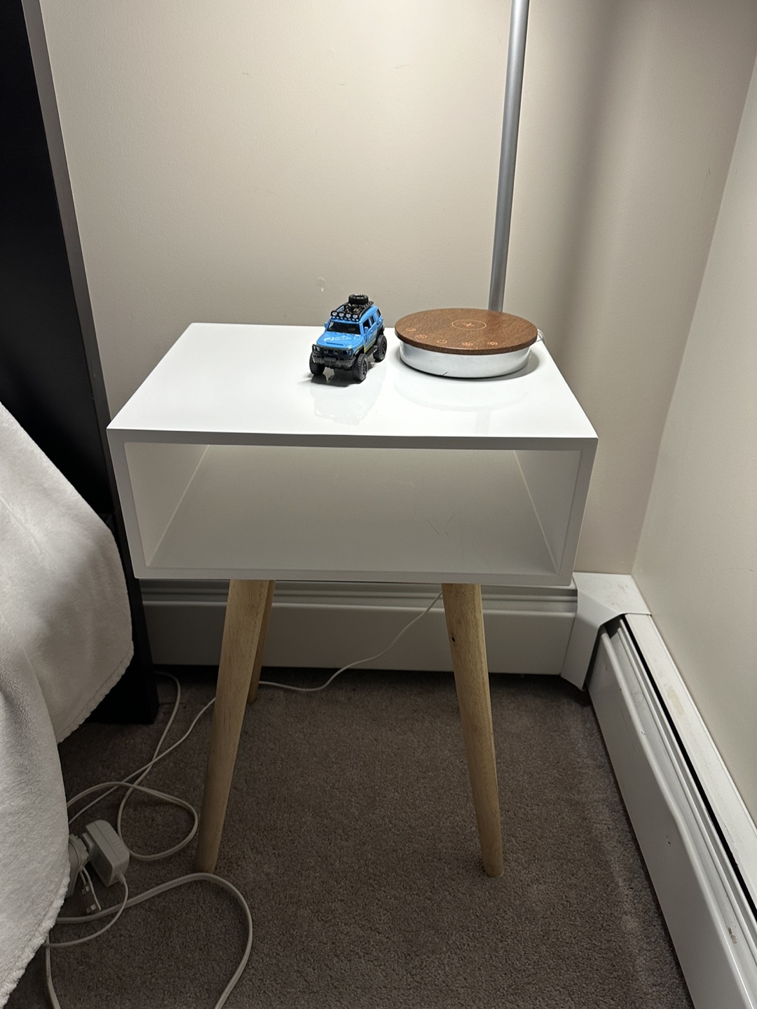 2 nightstands