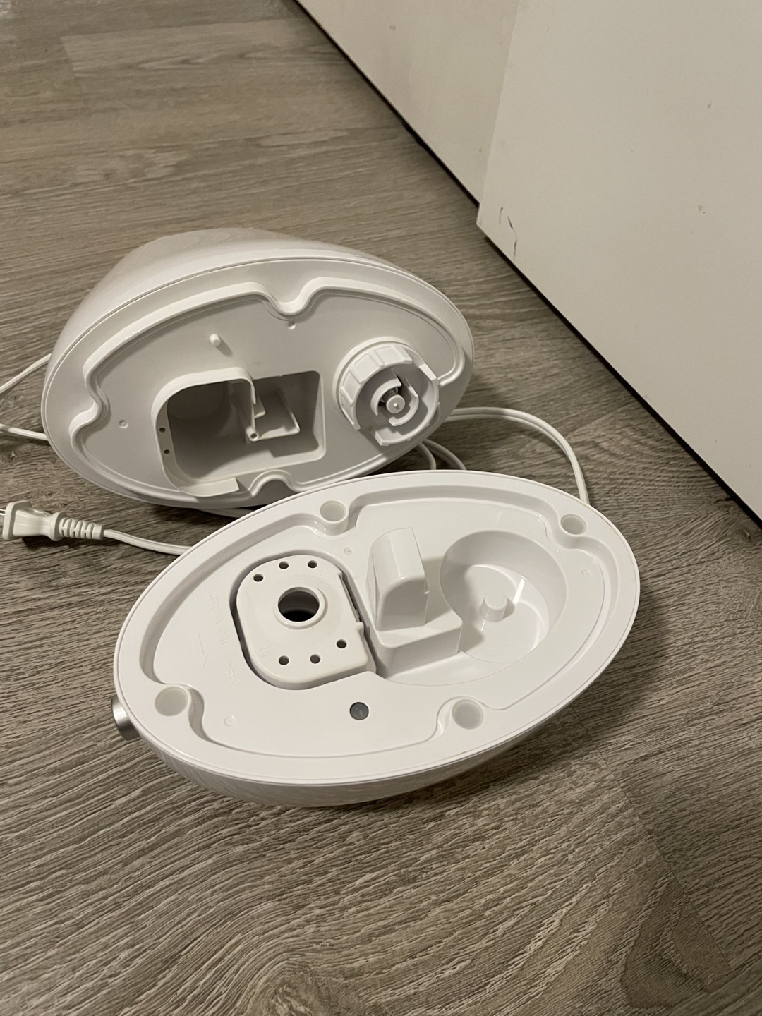 White Cool Mist Humidifier - photo 3