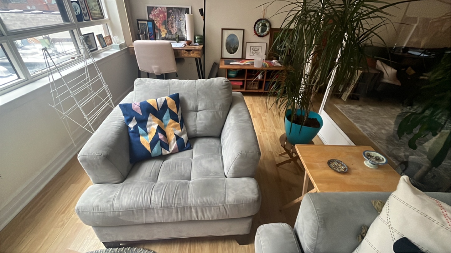 Cindy Crawford 2-Piece Couch Set - Good Condition - photo 3