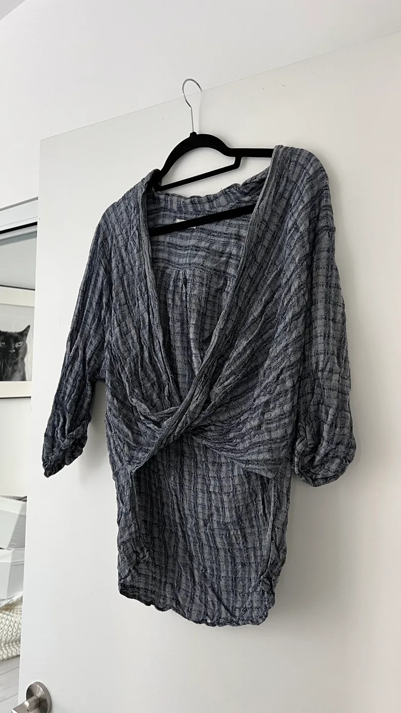 SILENCE + NOISE top - size medium image indicator(2)