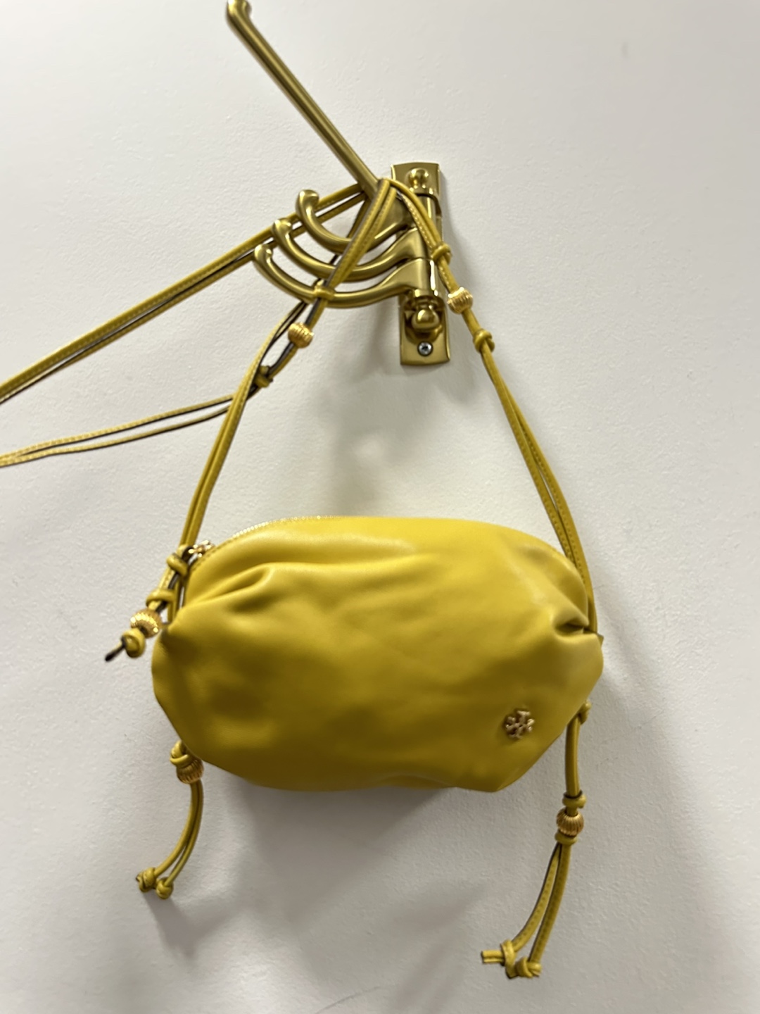 Tory Burch Yellow Leather Drawstring Bag - photo 5