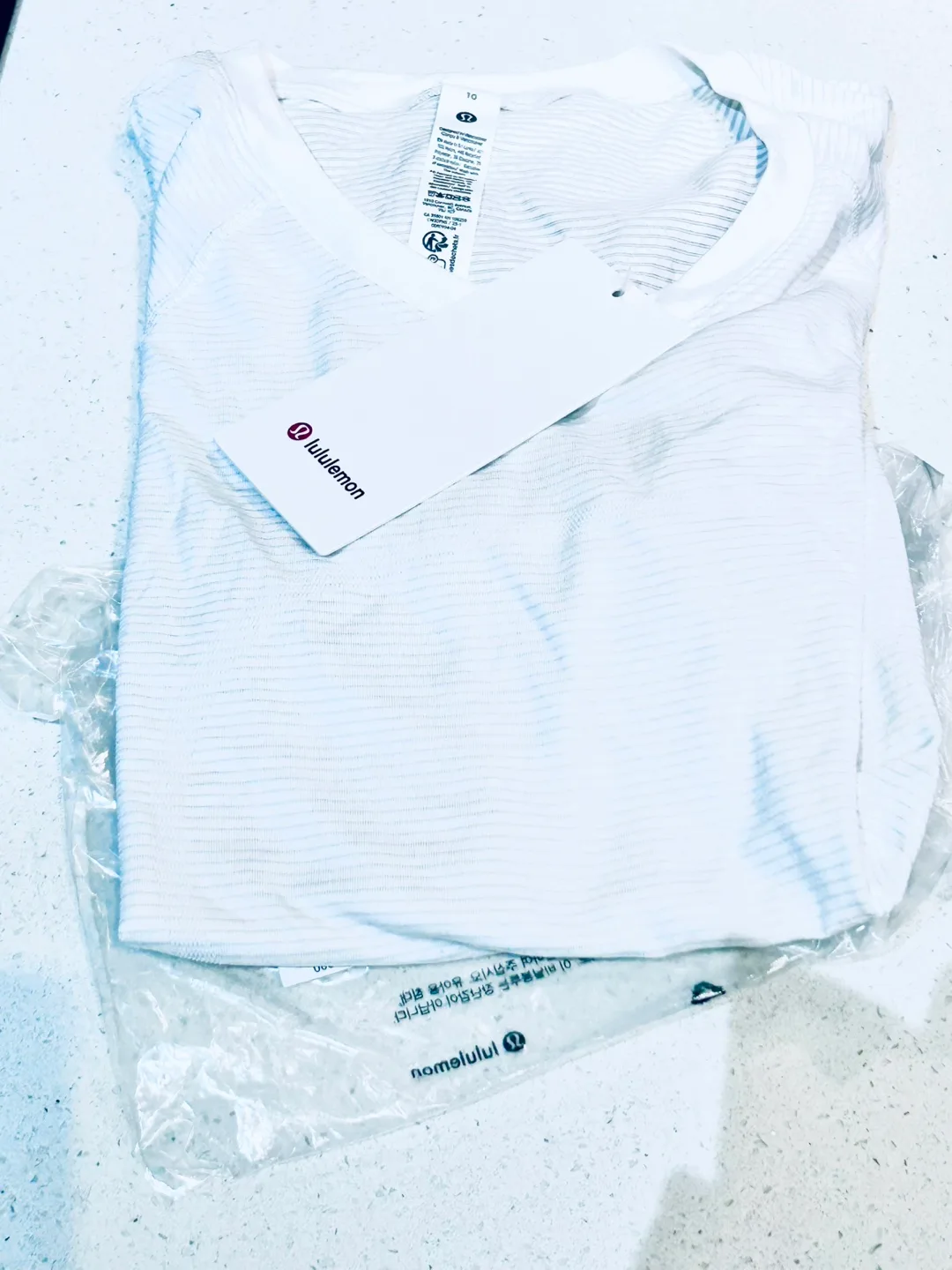 🍓REG $68 NEW with Tags! LULULEMON Hip Length Short Sleeve Shirt image indicator(3)