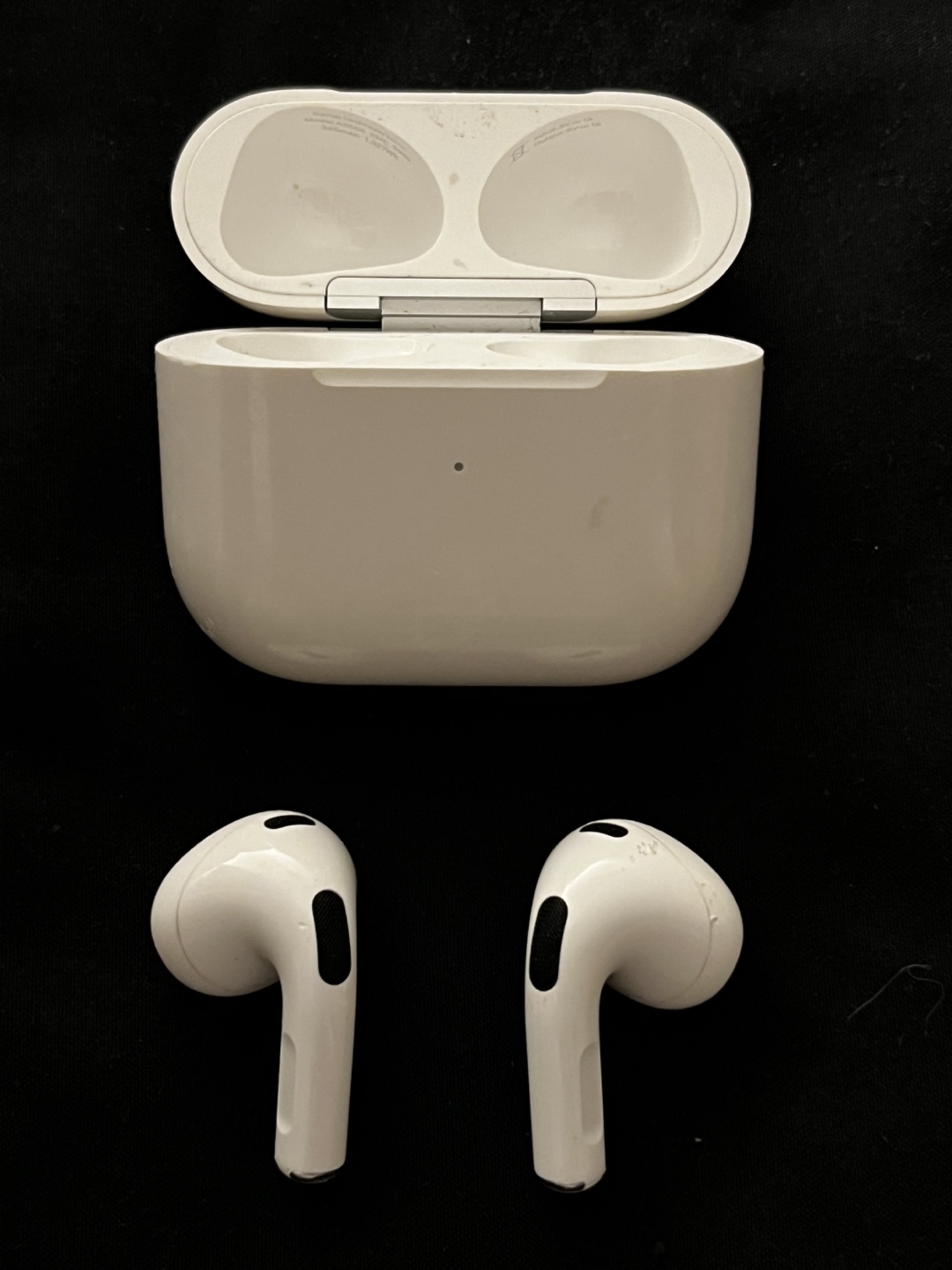 Apple AirPods 3 with Charging Case - photo 2