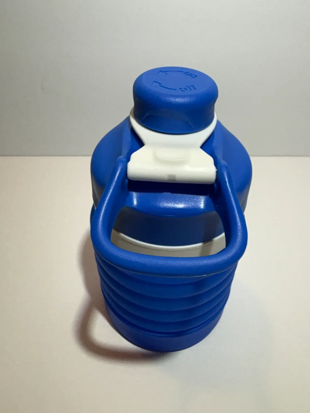 *NEW* Portable Travel Collapsible Silicone Water Bottle image indicator(2)