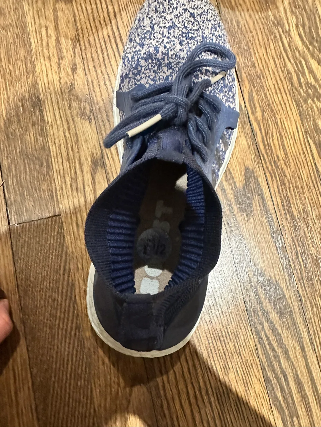 Women’s Adidas Ultraboosts -  size 7.5 - Great condition image indicator(2)