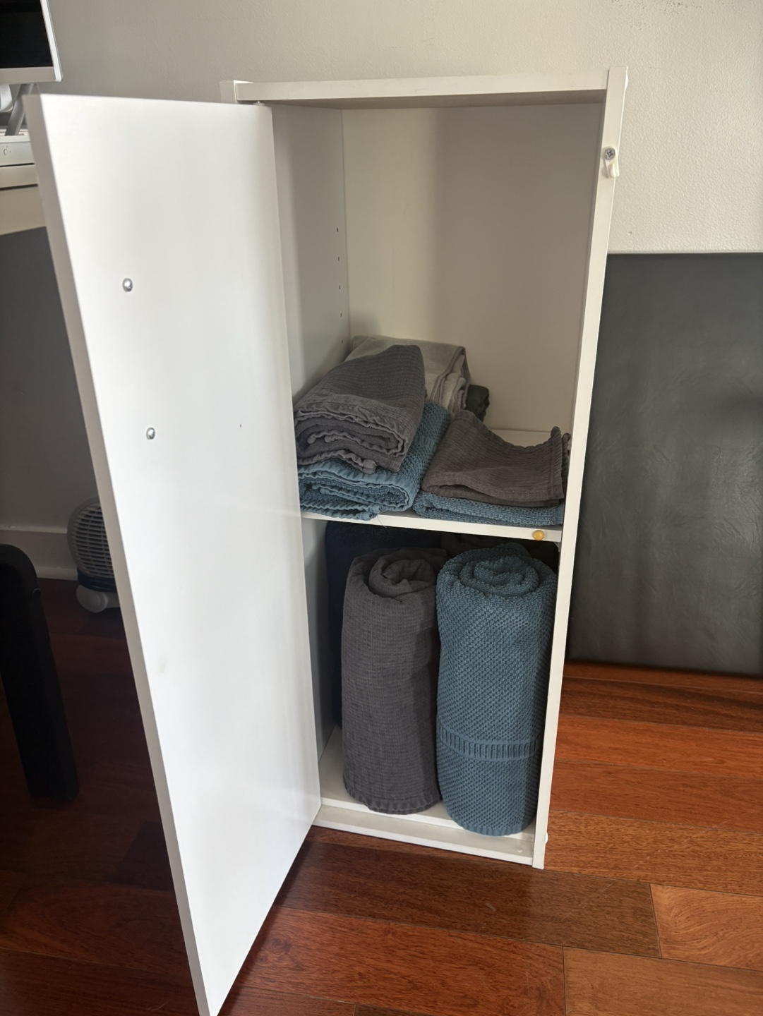 Small storage cabinet - photo 3