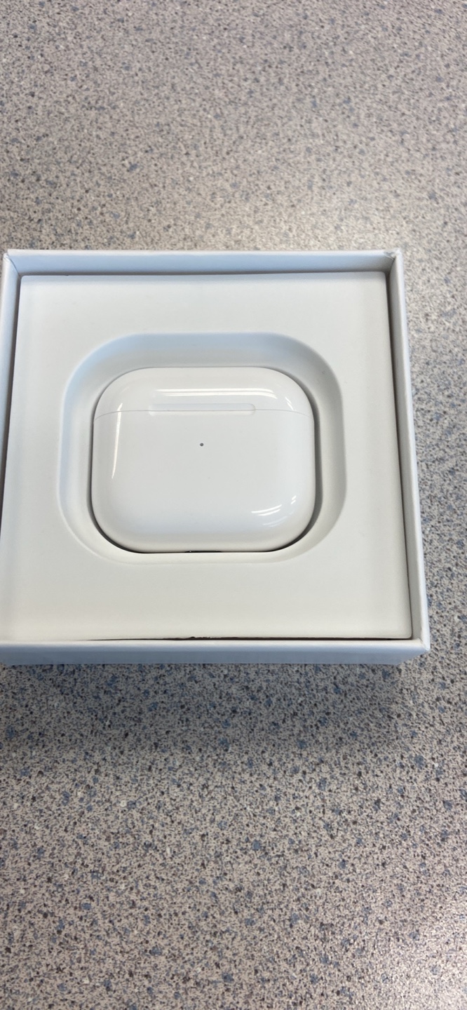 Apple AirPods with MagSafe Charging Case
