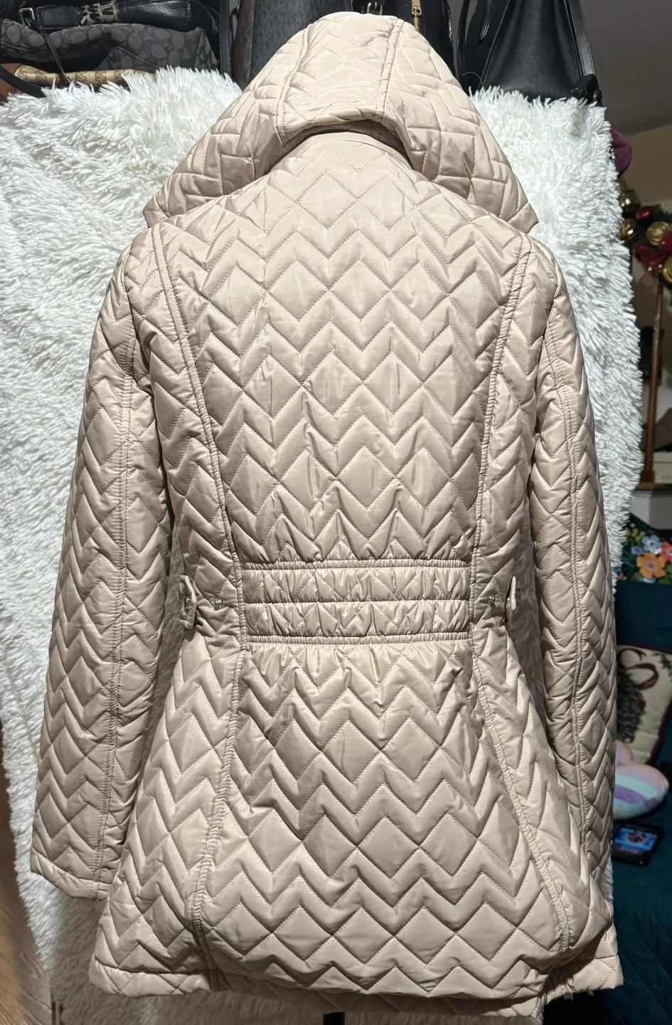 Calvin Klein Women's Beige Quilted Hooded Jacket image indicator(2)