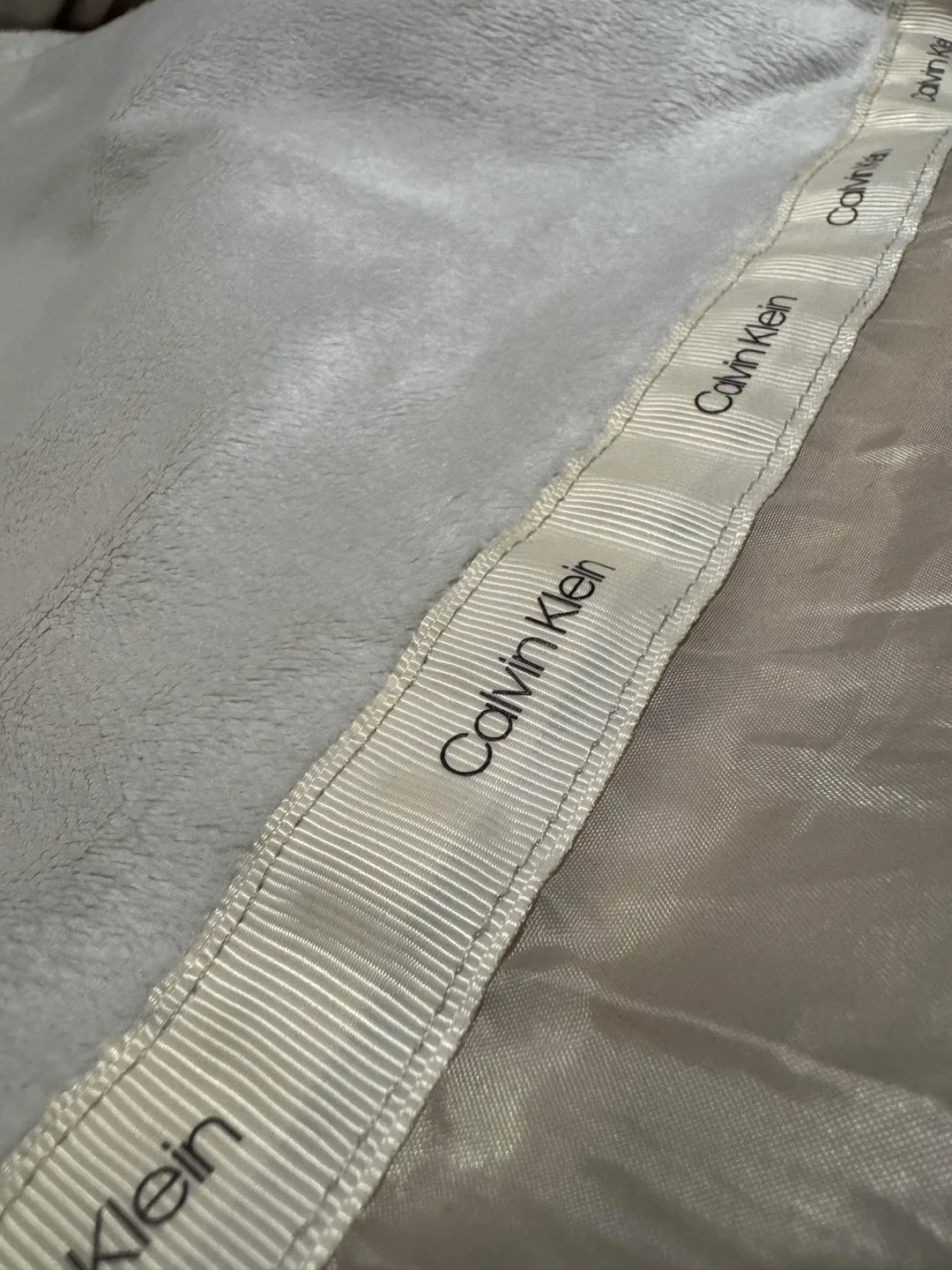 Calvin Klein Women's Beige Quilted Hooded Jacket image indicator(8)