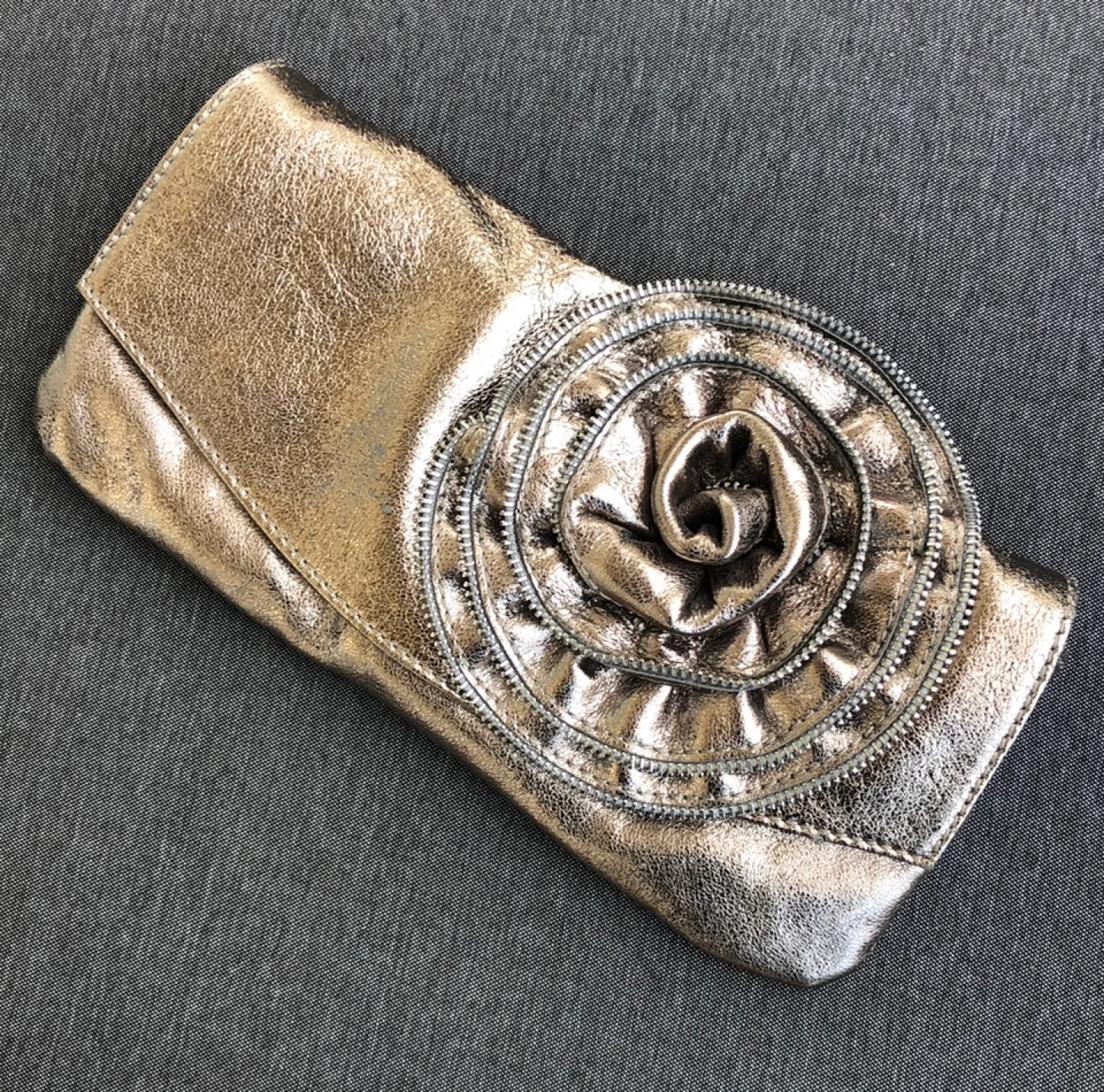 Metallic Leather Rose  Clutch image indicator(3)