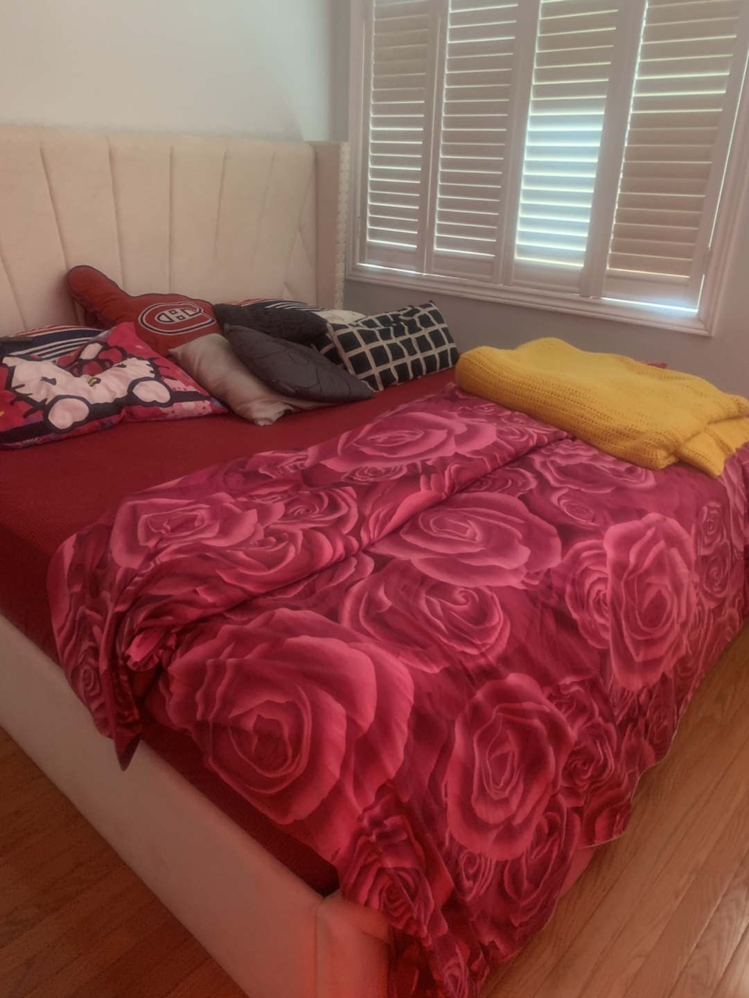 Used Kingsize Hydraulic Lift Bed & Mattress