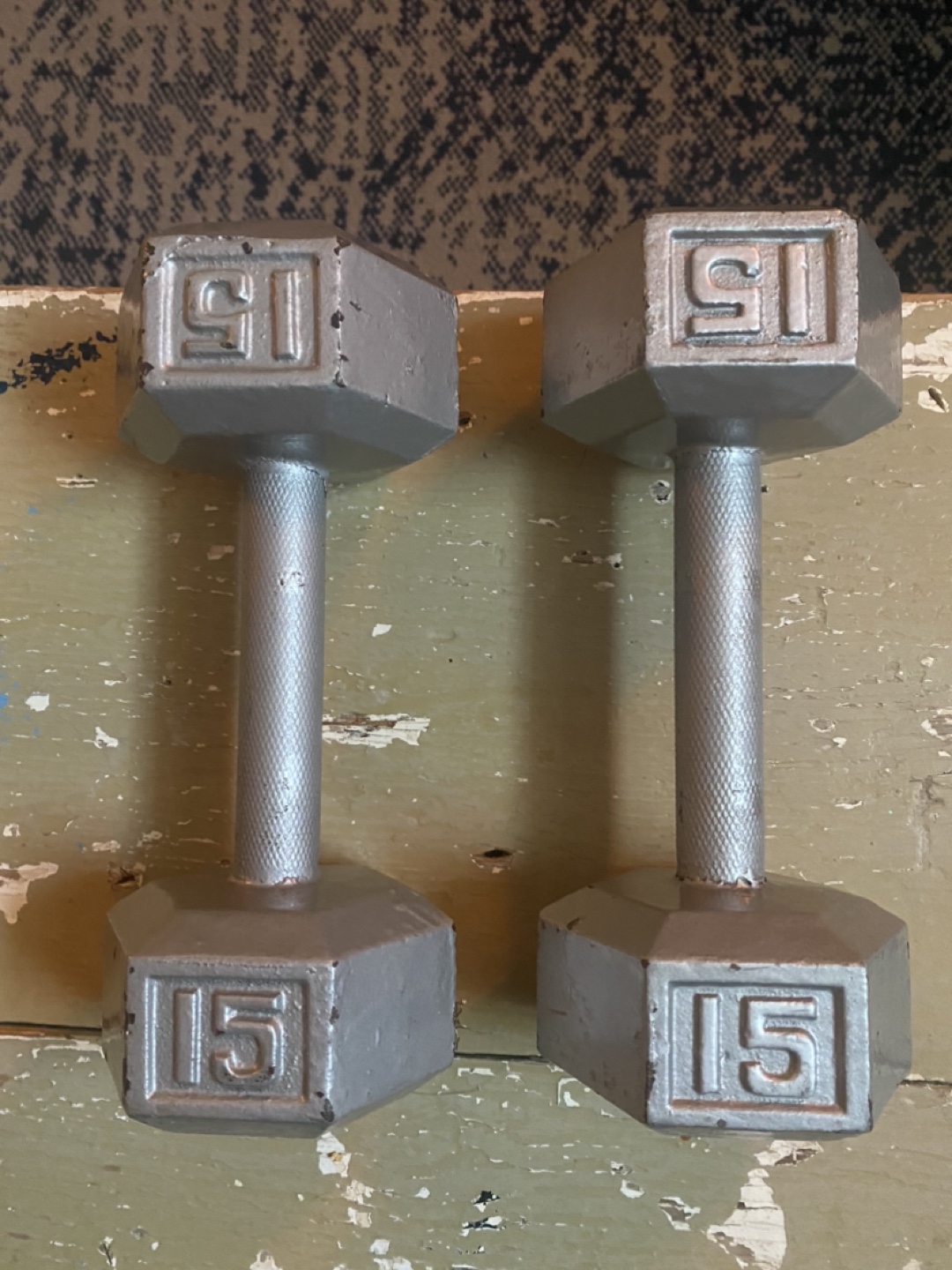 Vintage Pair of 15lb Hex Dumbbells - photo 2