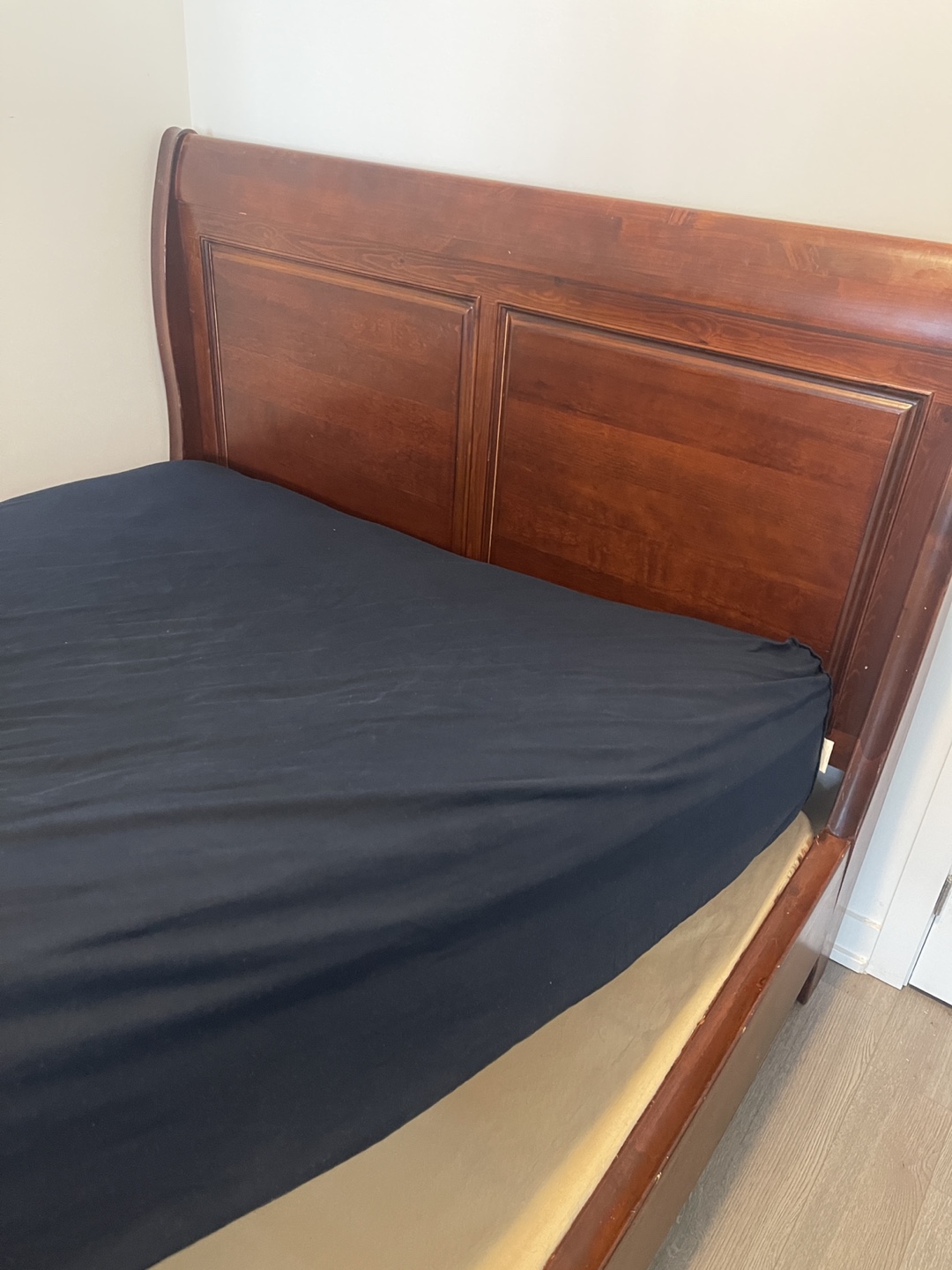 *‼️Moving Sale‼️* Double Sleigh Bed Frame - photo 3