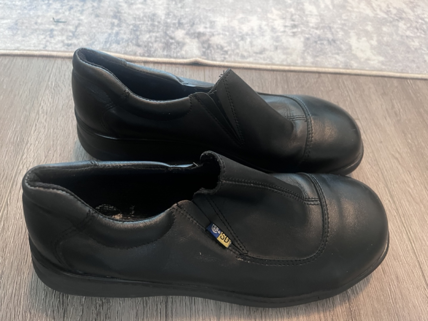 Women’s Mellow Walk Black Leather Slip-On Shoes - Size 9.5