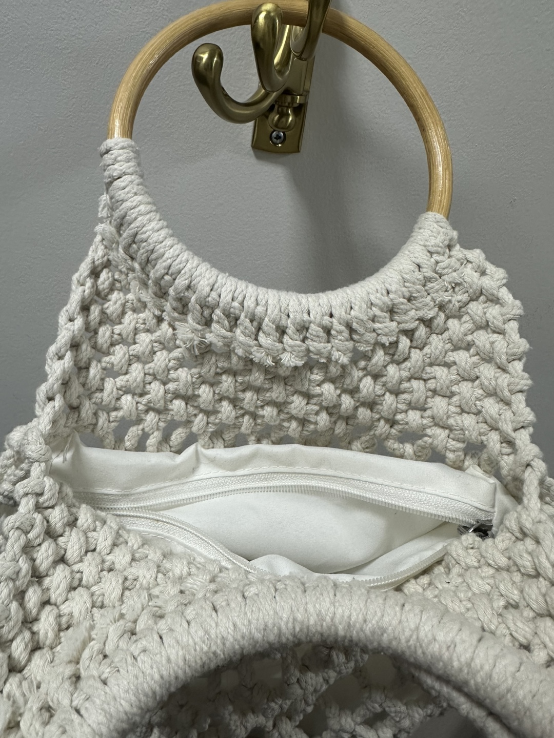 Cream Crochet Handbag with Wooden Handle - photo 3